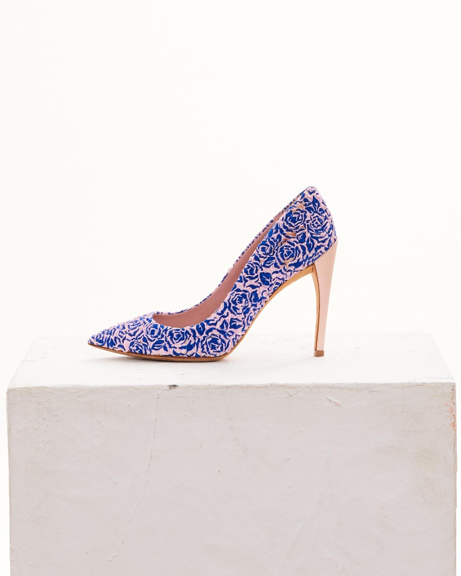 - Designed by Raf Simons
- Early 2010’s
- High Pumps
- Floreal Pattern
- Pink and Blue
- Excellent Condition
- Made in Italy
- Materials: Leather
- Size EU 39