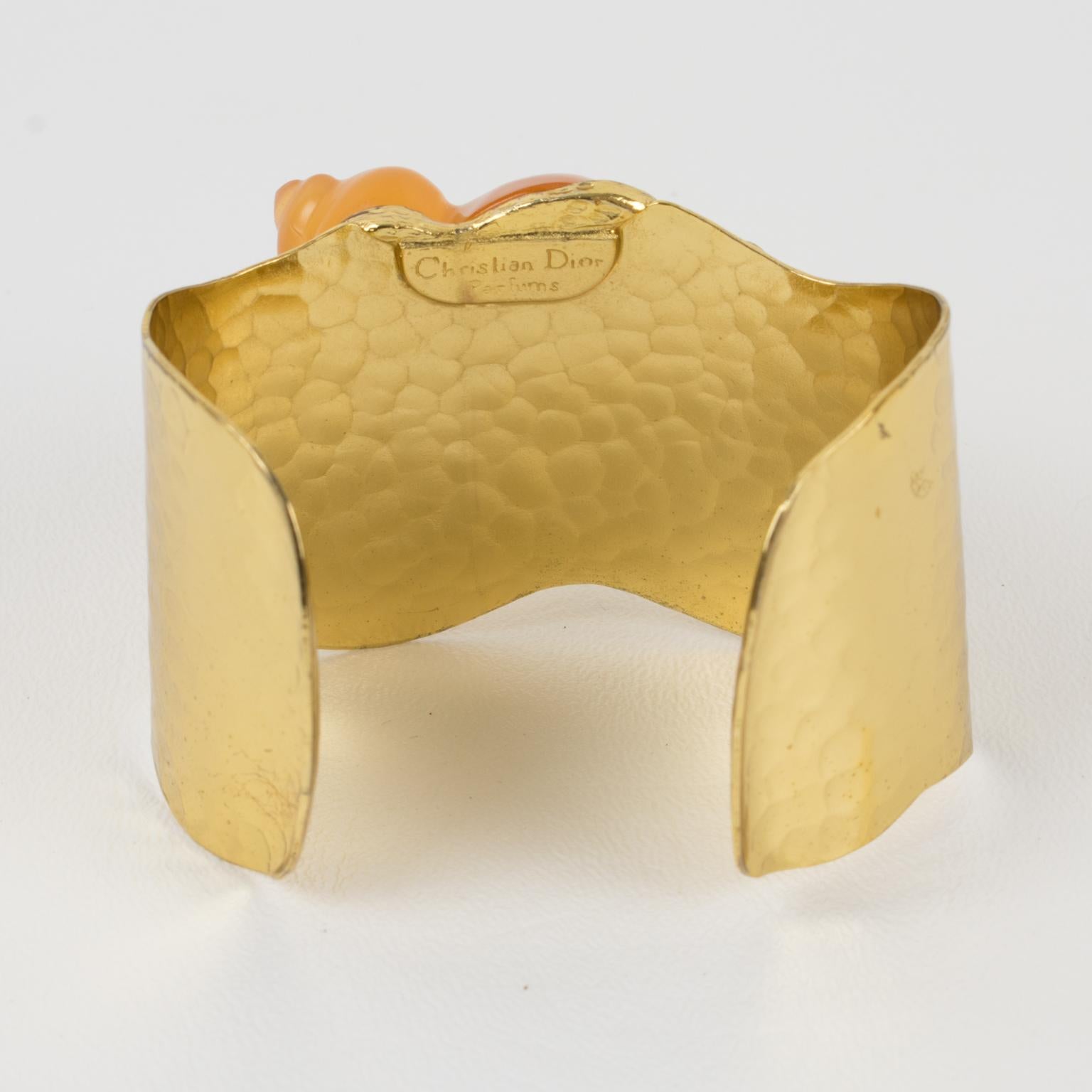 Christian Dior by Robert Goossens Lucite Shell Manschettenarmband 1987 Dune im Zustand „Hervorragend“ in Atlanta, GA