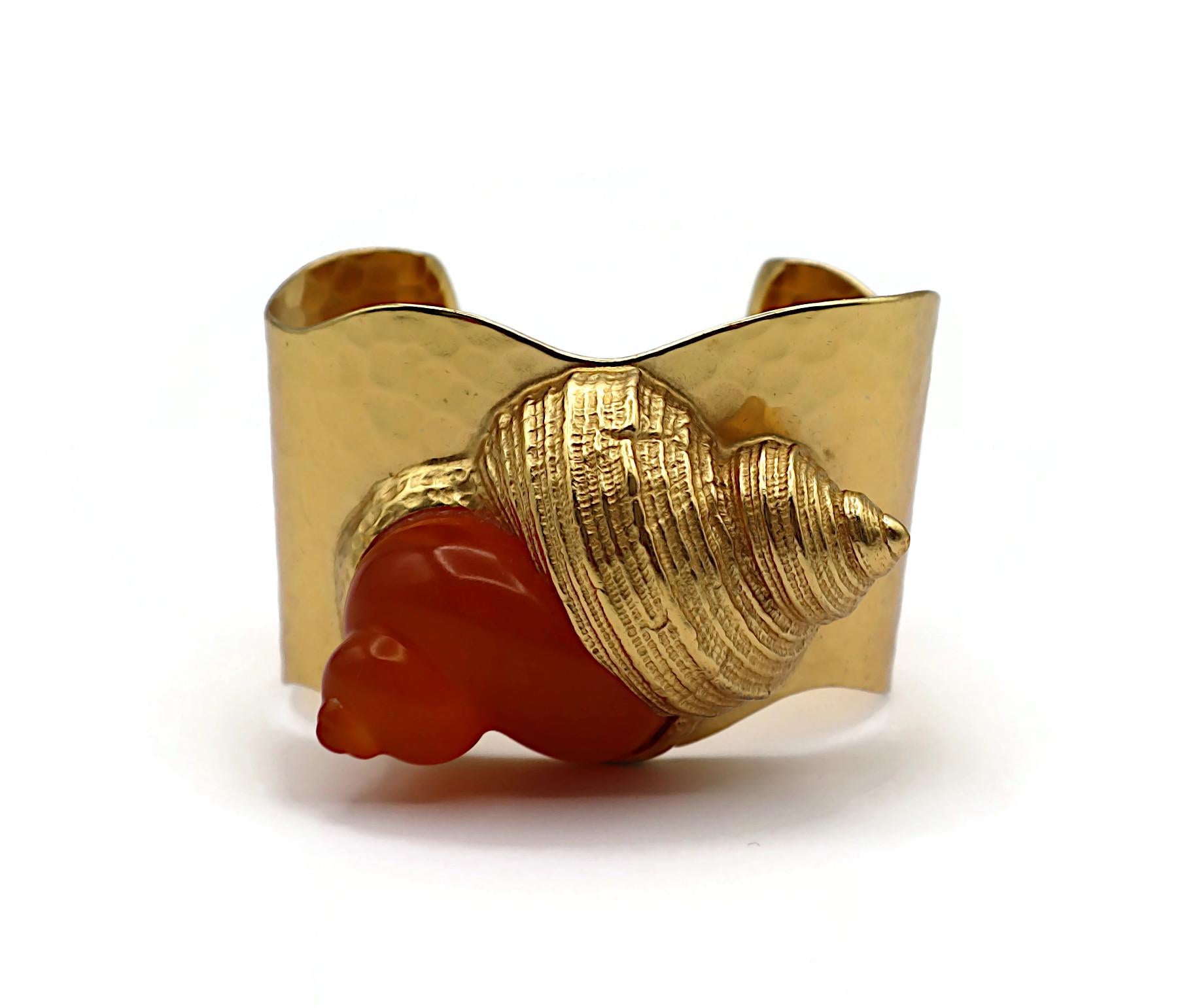 CHRISTIAN DIOR by Robert Goossens Vintage Muschel-Manschettenarmband aus Harz 1987 im Zustand „Gut“ in Nice, FR