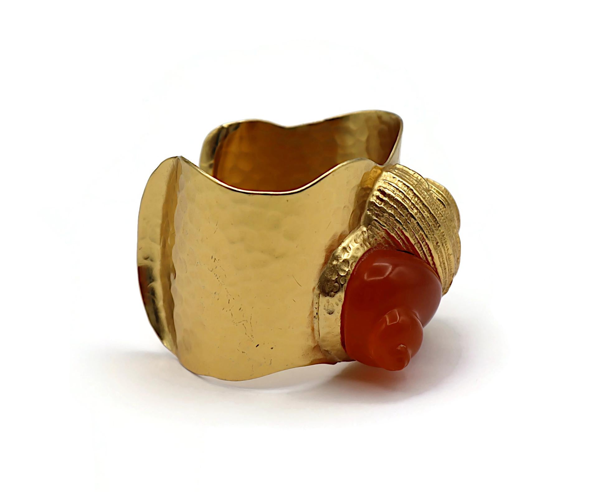 CHRISTIAN DIOR by Robert Goossens Vintage Muschel-Manschettenarmband aus Harz 1987 1