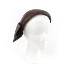 CHRISTIAN DIOR c.1950s Brown Woven Straw Sweeping Knife Pleat Crown Cap Hat