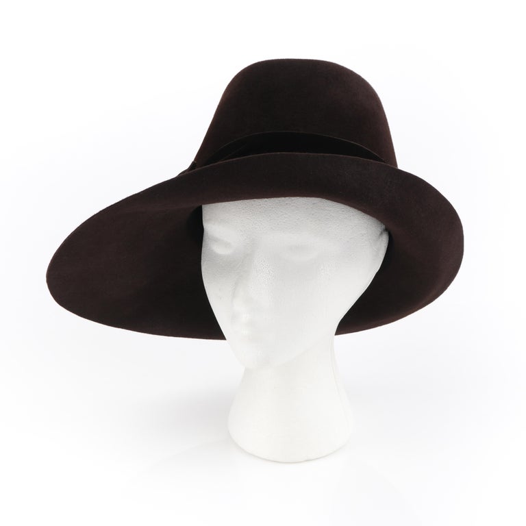 CHRISTIAN DIOR c.2011 Chocolate Brown Felt Velvet Bow Wide Tilted Brim Fedora In Excellent Condition For Sale In Thiensville, WI