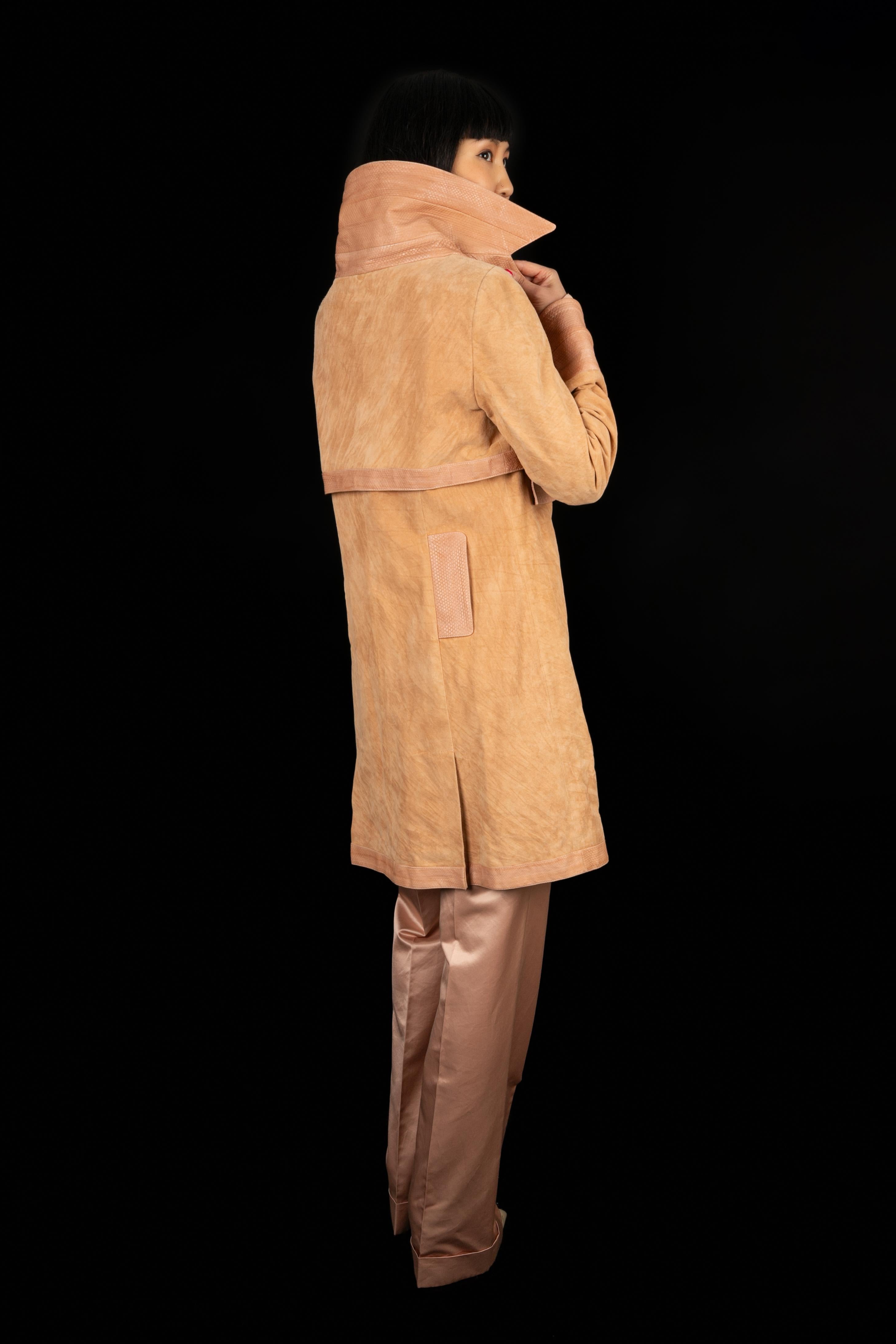 Brown Christian Dior Calf Leather Coat Size 34FR, 2006 For Sale