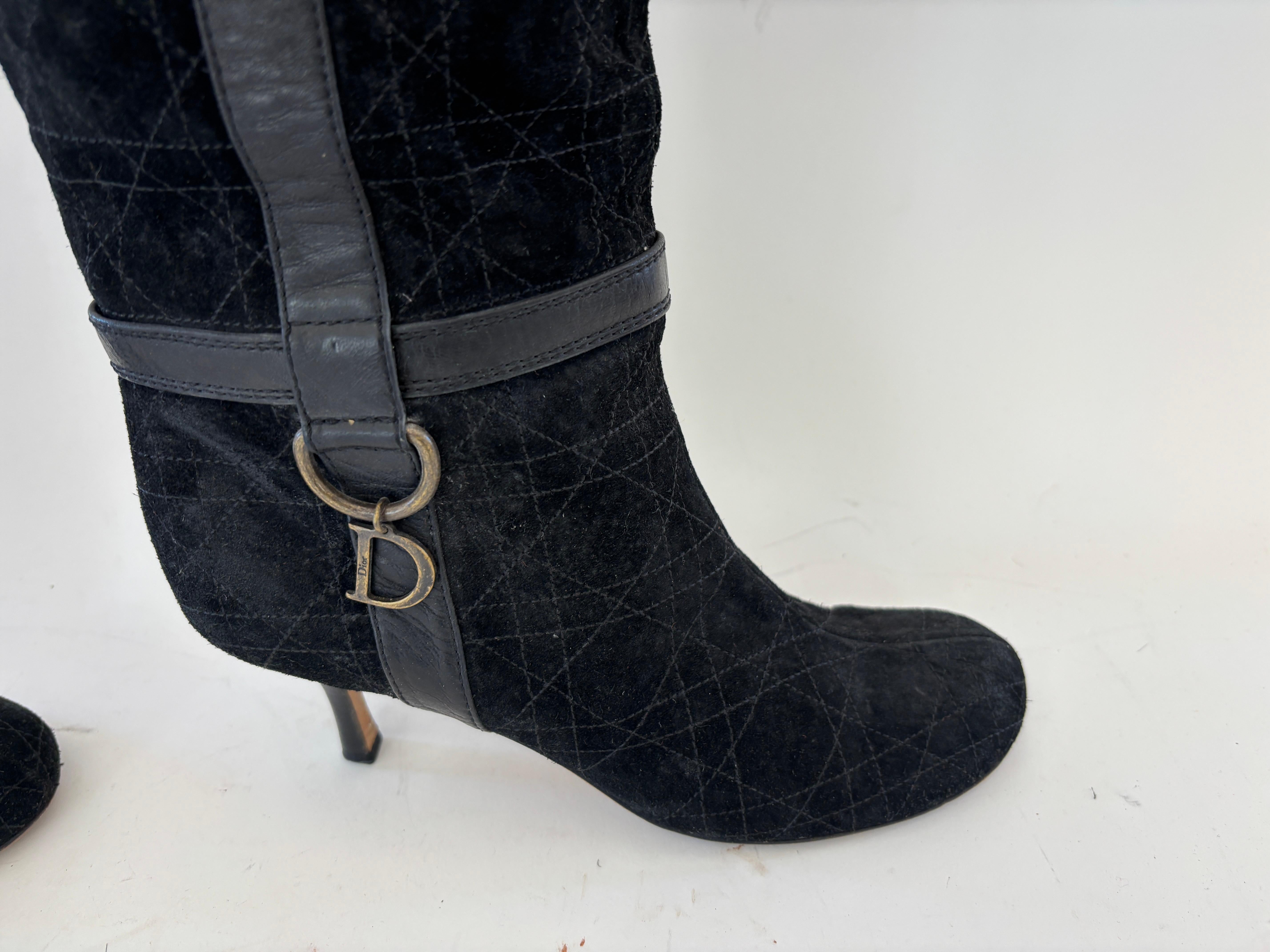 Christian Dior - Bottes à genoux en daim noir à motif de cannage - Taille EU 39 en vente 15