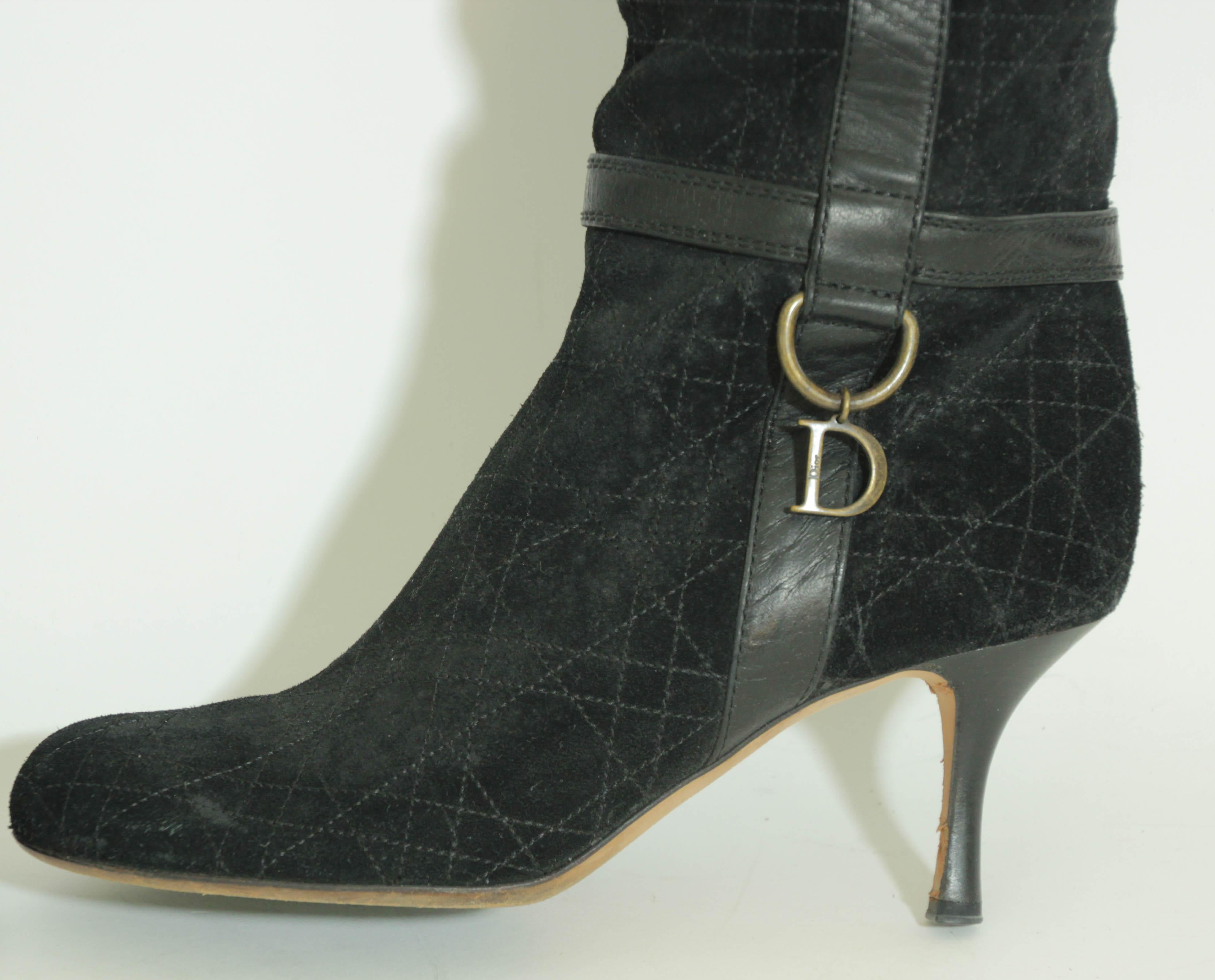 Christian Dior - Bottes à genoux en daim noir à motif de cannage - Taille EU 39 en vente 2