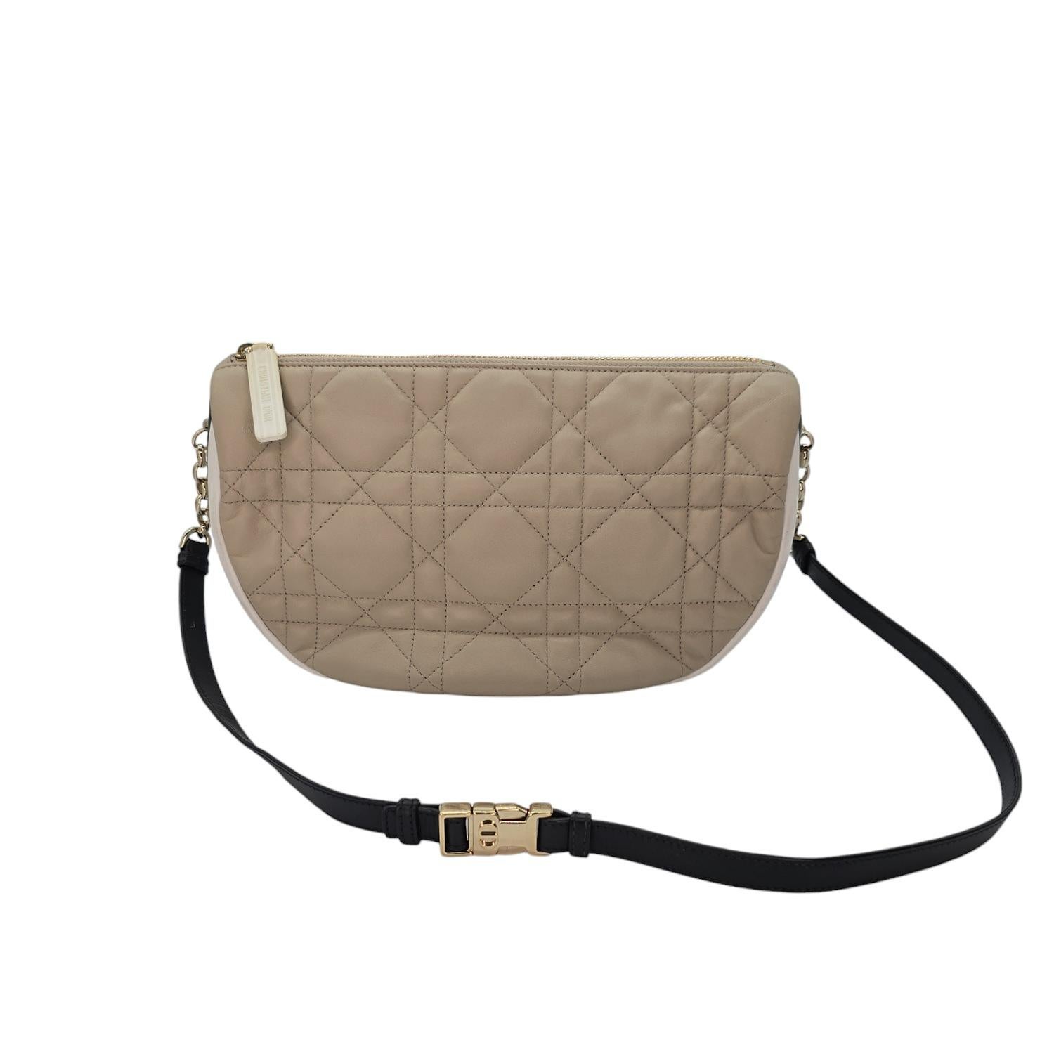 Bolso bandolera Christian Dior Cannage Vibe Hobo en Bueno estado para la venta en Scottsdale, AZ