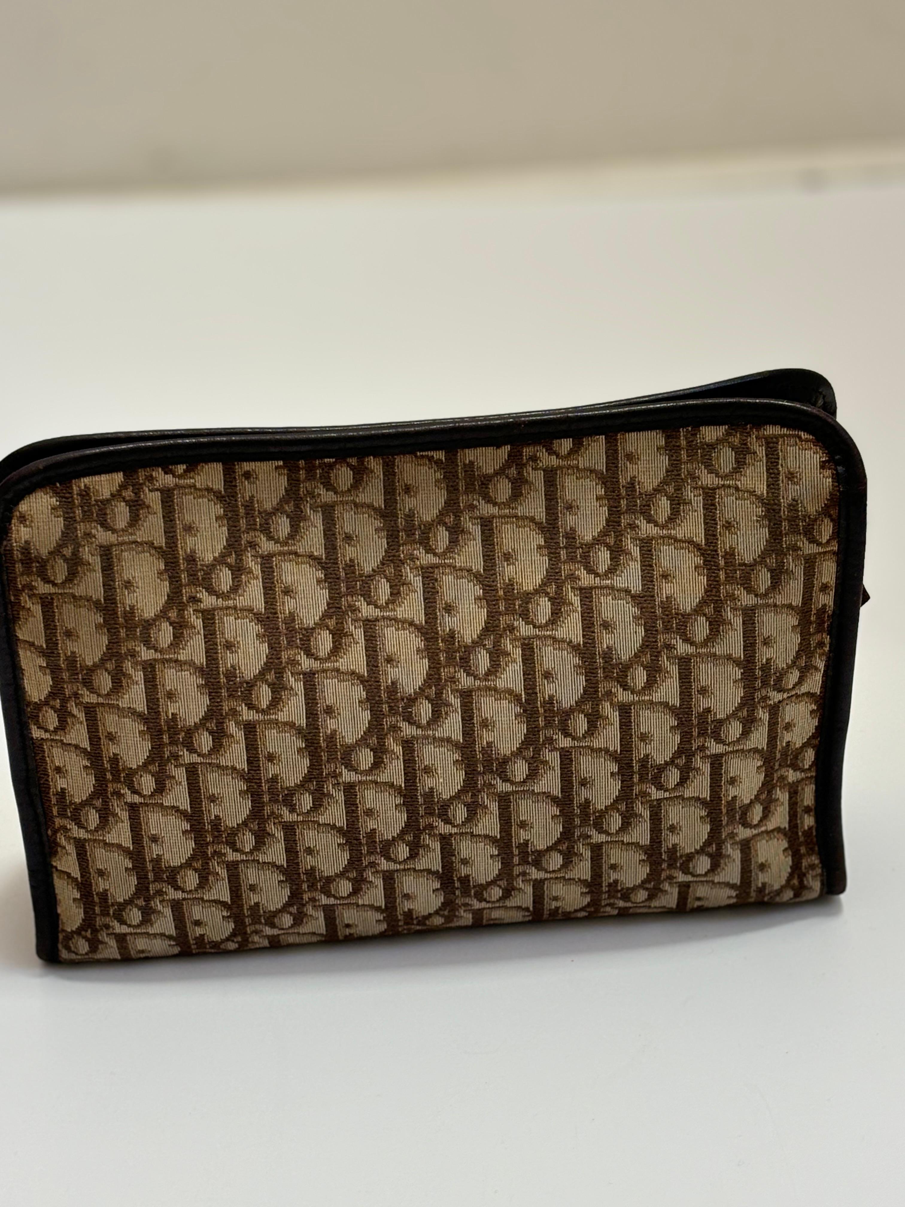 Marron Pochette Christian Dior en toile et cuir avec motif de toupie en Brown/Beige en vente
