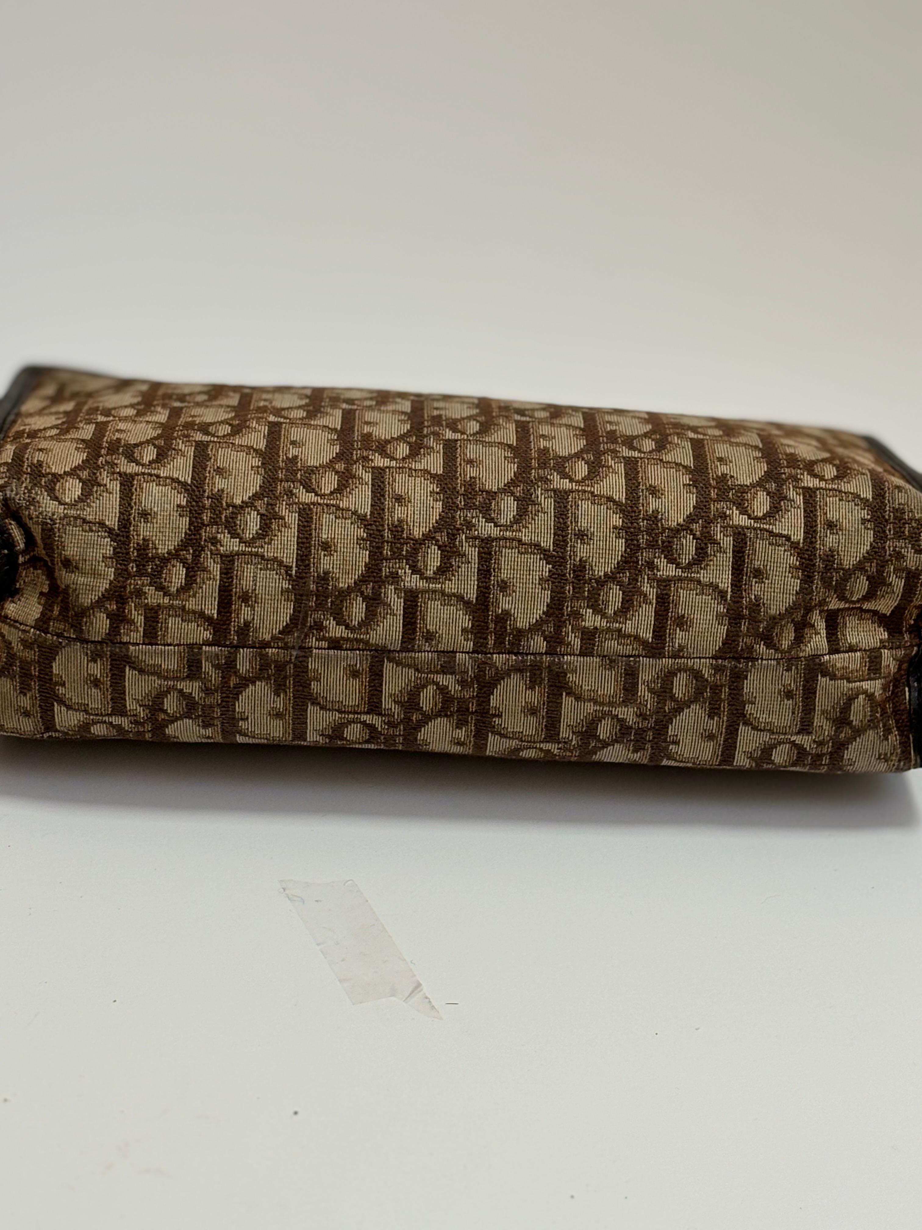 Pochette Christian Dior en toile et cuir avec motif de toupie en Brown/Beige Bon état - En vente à Port Hope, ON