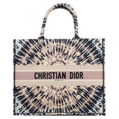 Christian Dior Bolso Tote Libro de Lienzo Bordado Tie Dye