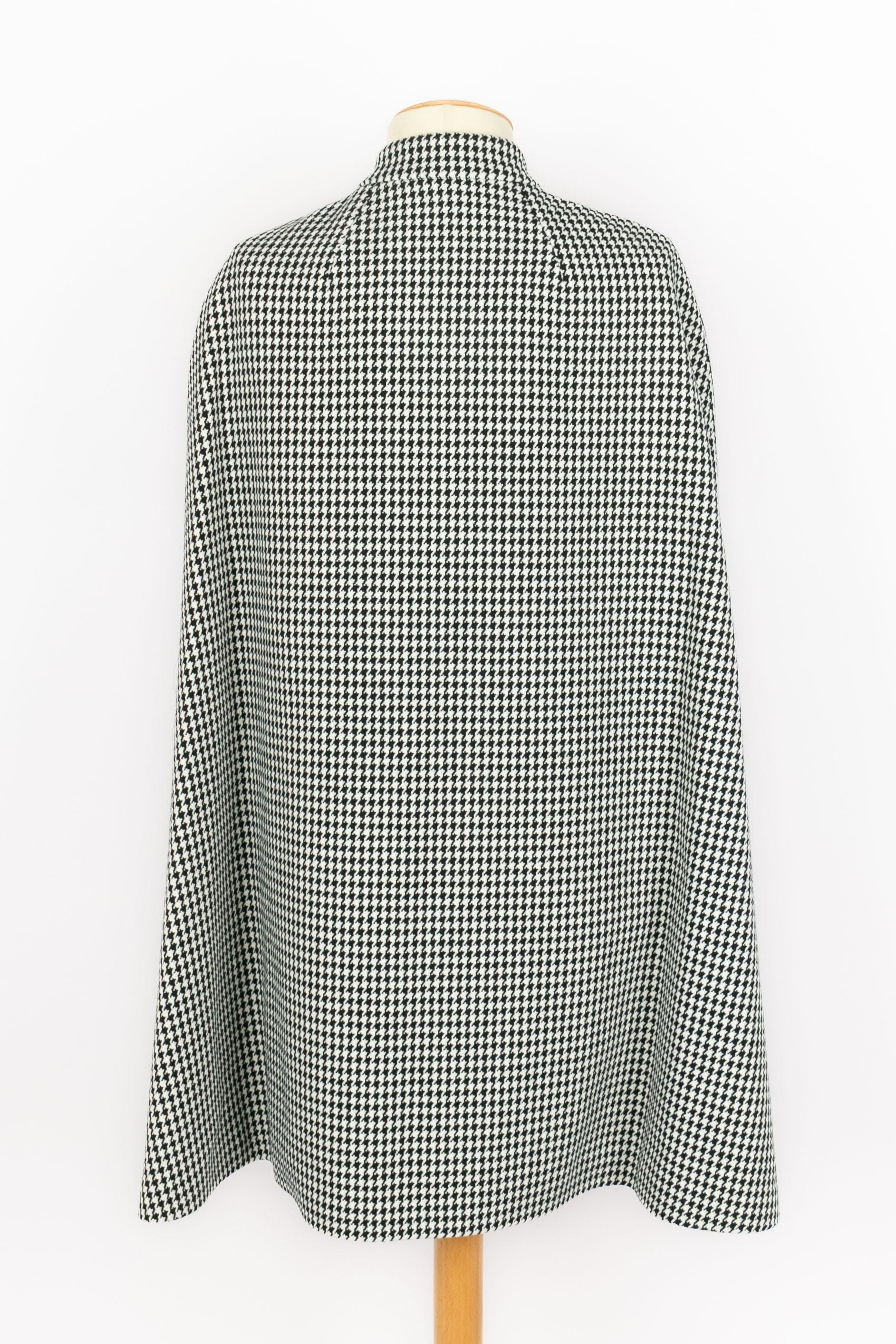 Christian Dior cape Pre-Fall 2017 In Excellent Condition For Sale In SAINT-OUEN-SUR-SEINE, FR