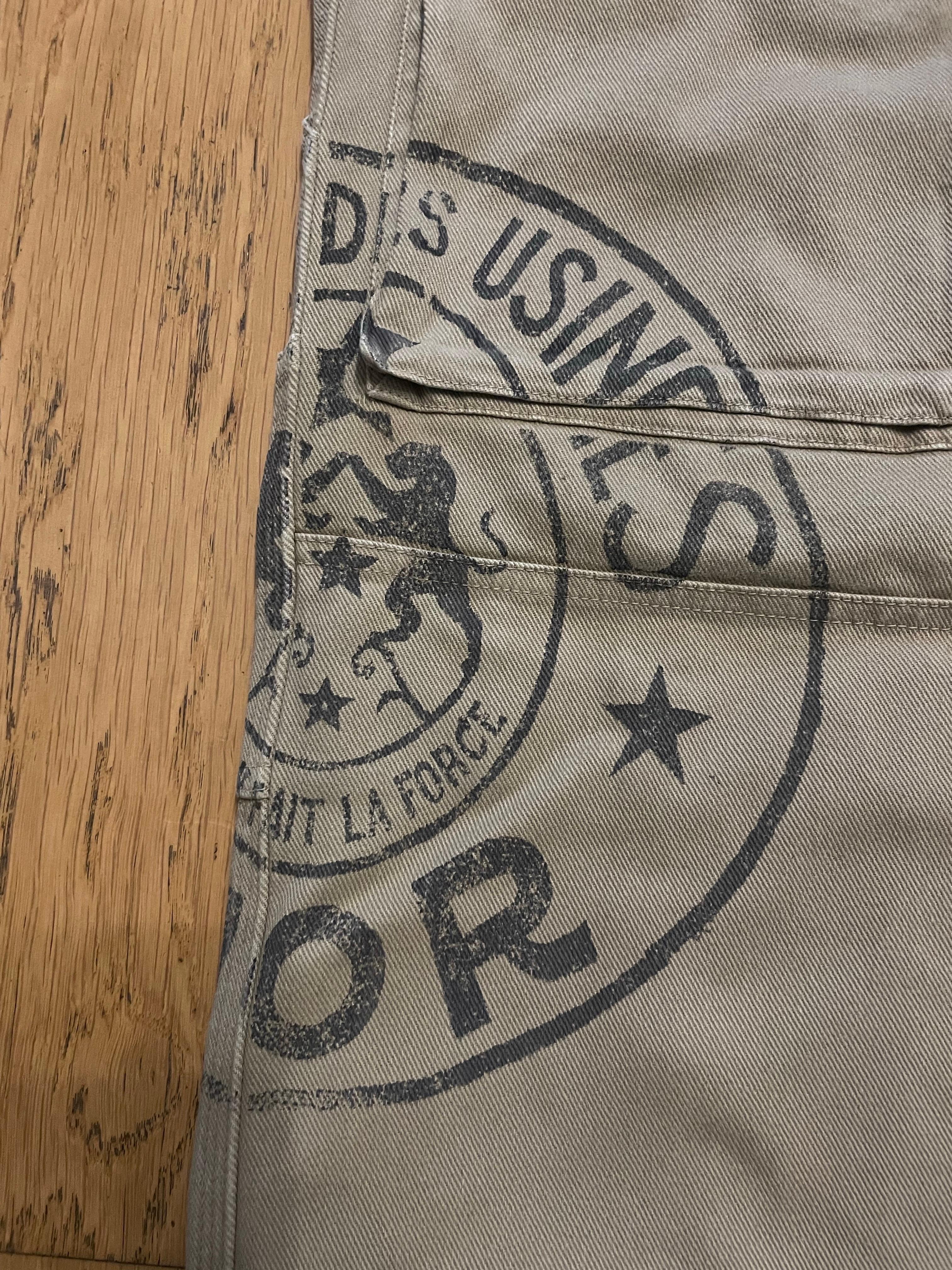 Magnifique pantalon cargo Dior. L'unité est une force. Effet d'usure sur les bords. Vu au défilé Dior. Condit parfait Taille 34FR