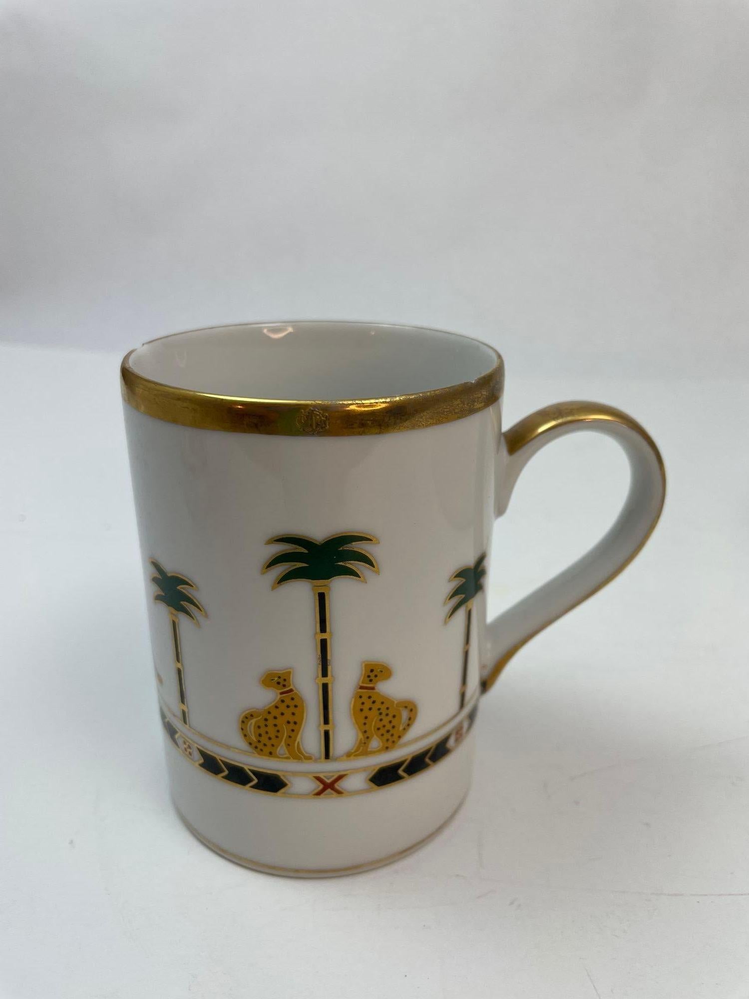 Christian Dior Casablanca Becher aus feinem China-Porzellan Japan (Chipped) (Französisch) im Angebot