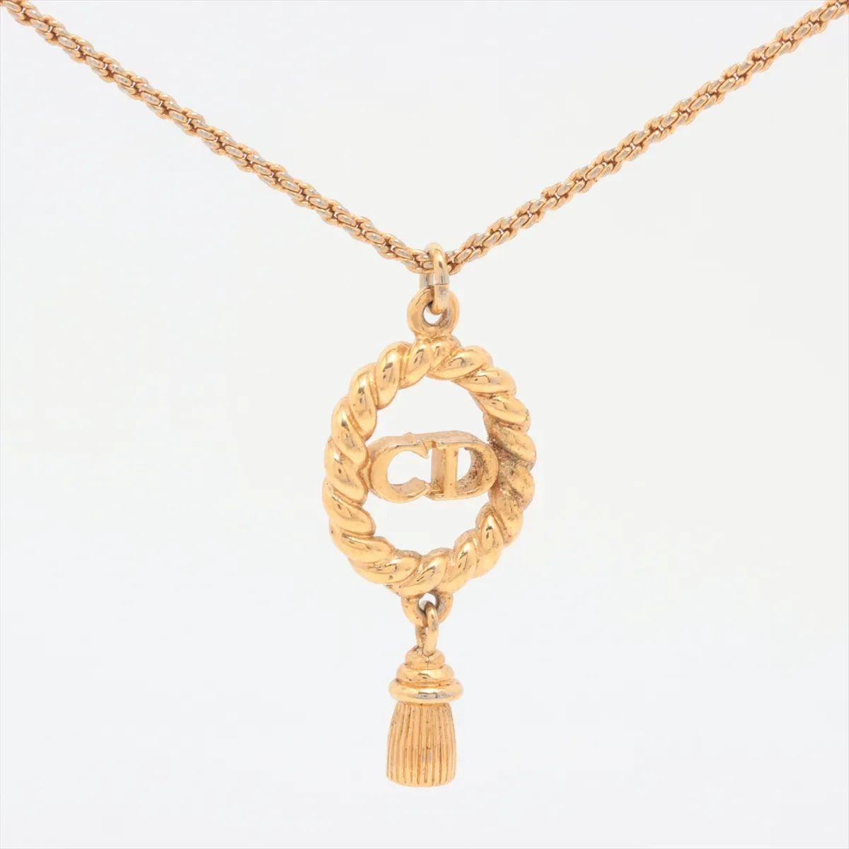The Christian Dior CD Logo Round Twist Pendant Necklace is a striking accessory that blends classic elegance with contemporary flair. The design features a round, twisted metal pendant showcasing the iconic “CD” logo at its center, symbolizing the
