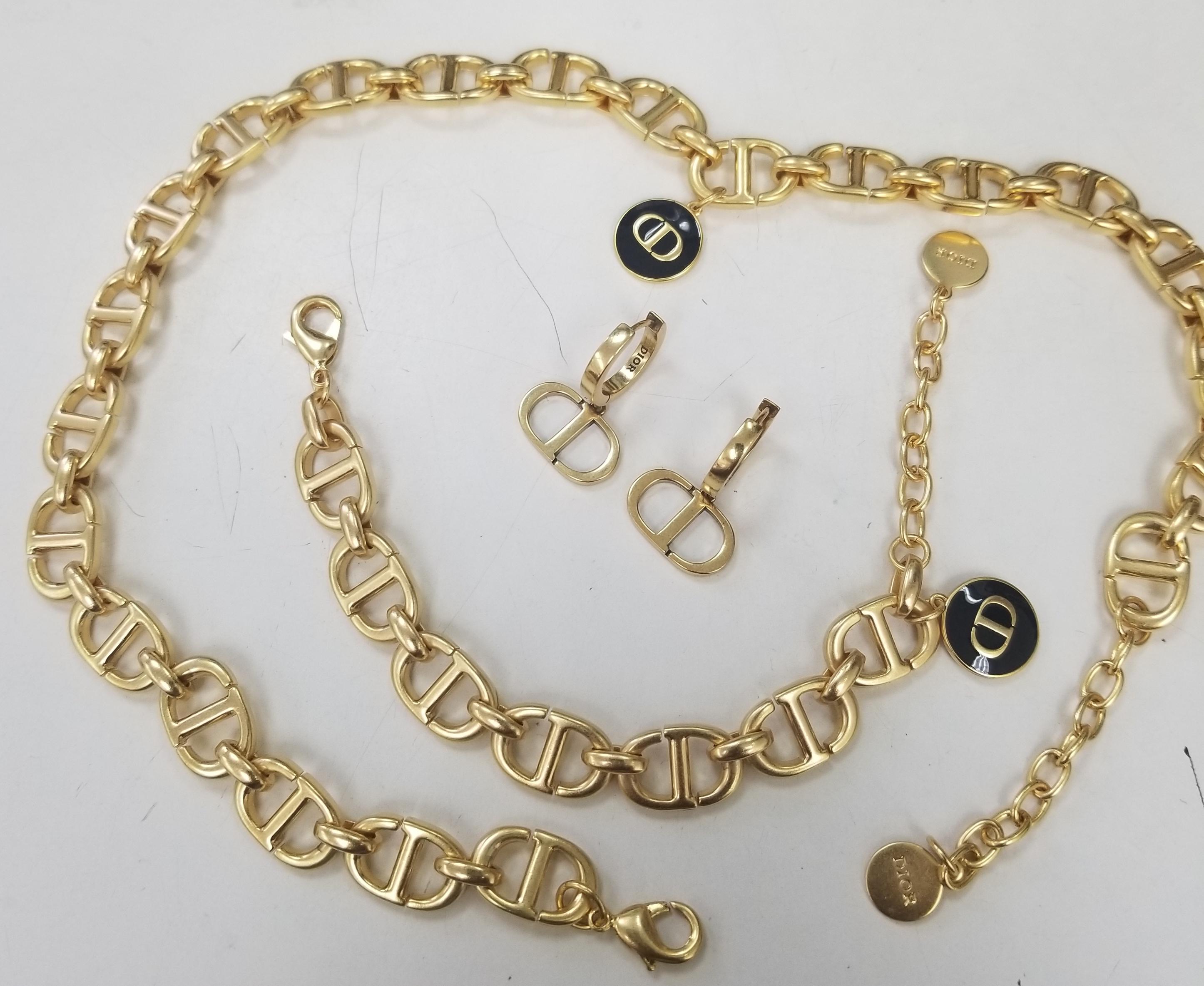 Moderne Christian Dior CD Collier, bracelet et boucles d'oreilles en or avec chaîne réglable