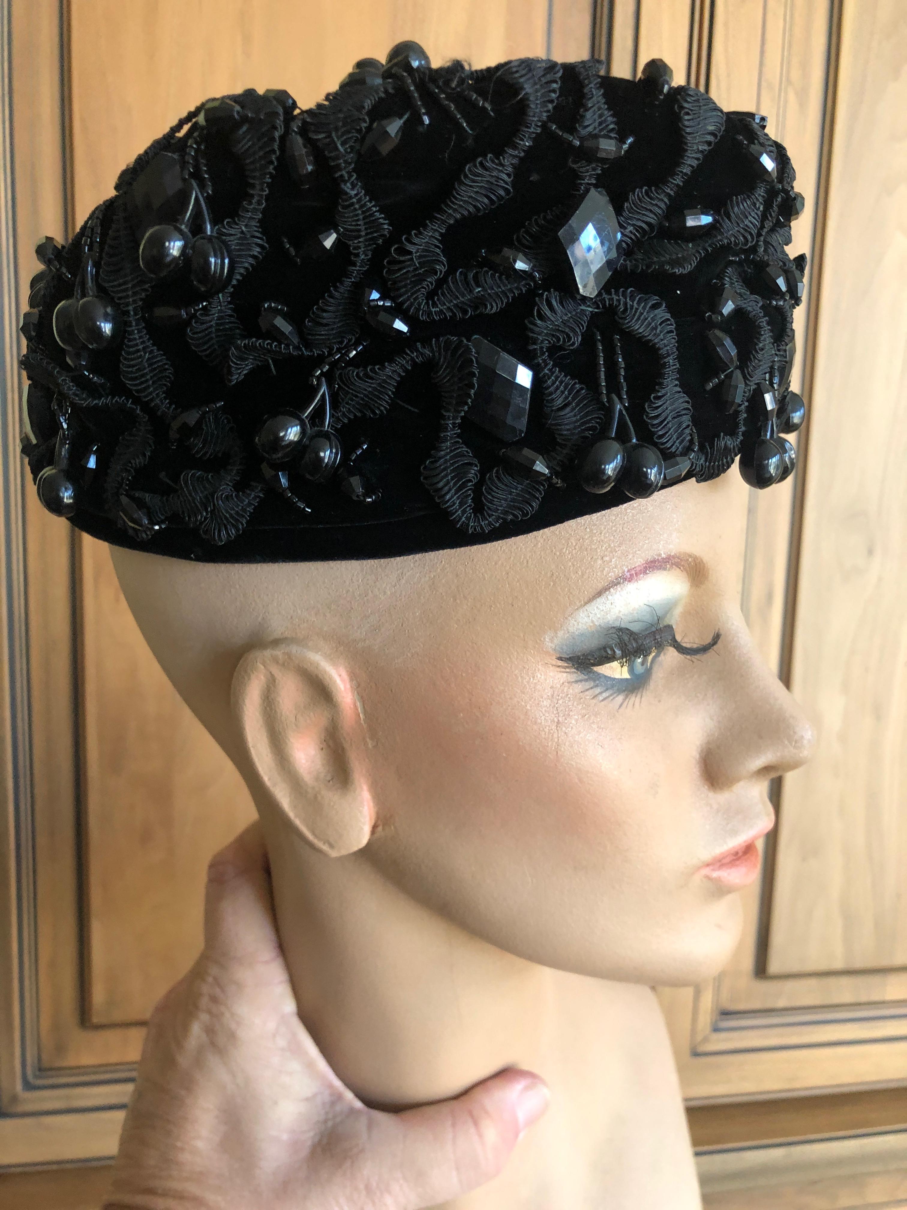 Christian Dior Chapeaux Embellished Vintage 1950 Black Pillbox Hat with Jet Cherries
22.5 inch circumfrence.
In excellent condition