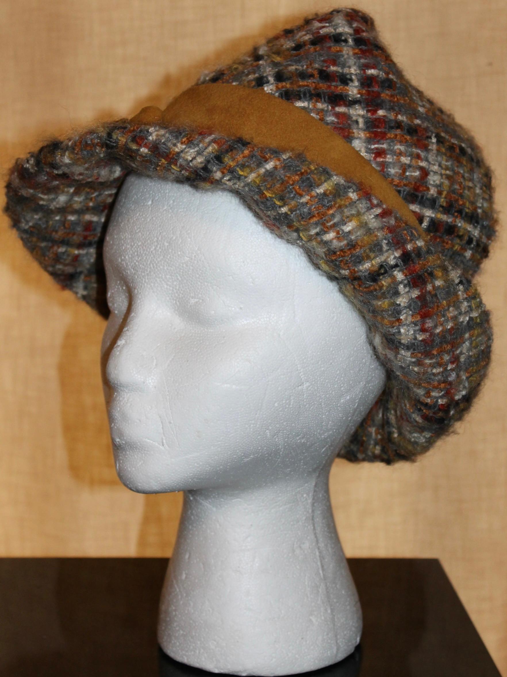 Christian Dior Chapeaux París Otoño 1970 Tweed Marrón en venta