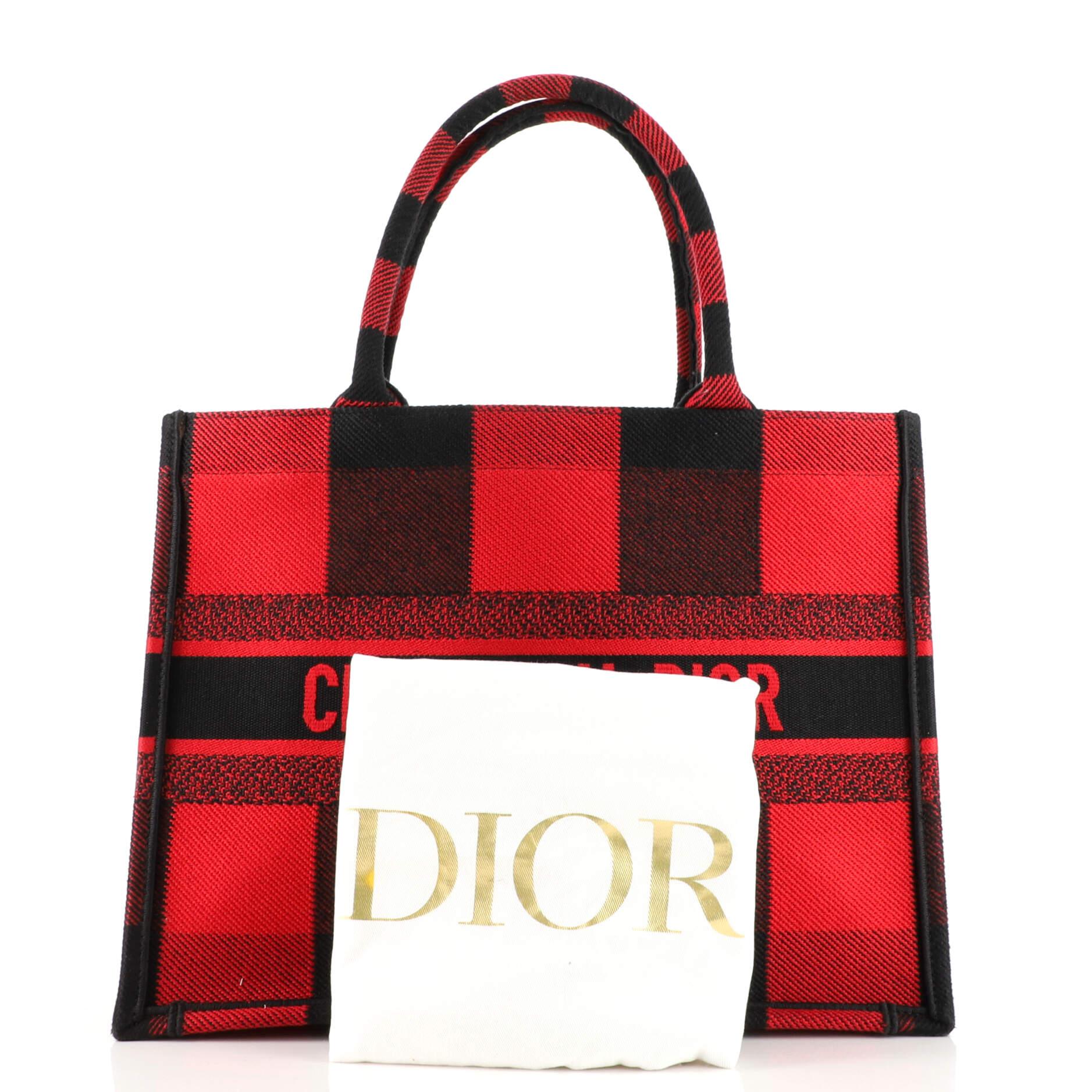 Condition: Excellent. Light wear on base corners and handles.
Accessories: Dust Bag
Measurements: Handle Drop 6.5