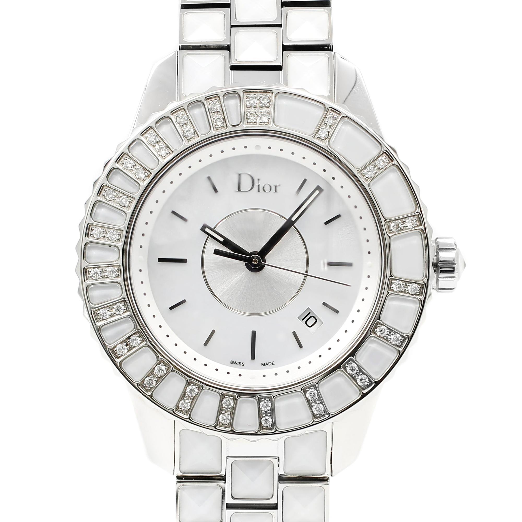 This display model Christian Dior Christal CD113112M003 is a beautiful Ladies timepiece that is powered by a quartz movement which is cased in a stainless steel case. It has a round shape face, date dial and has hand sticks style markers. It is
