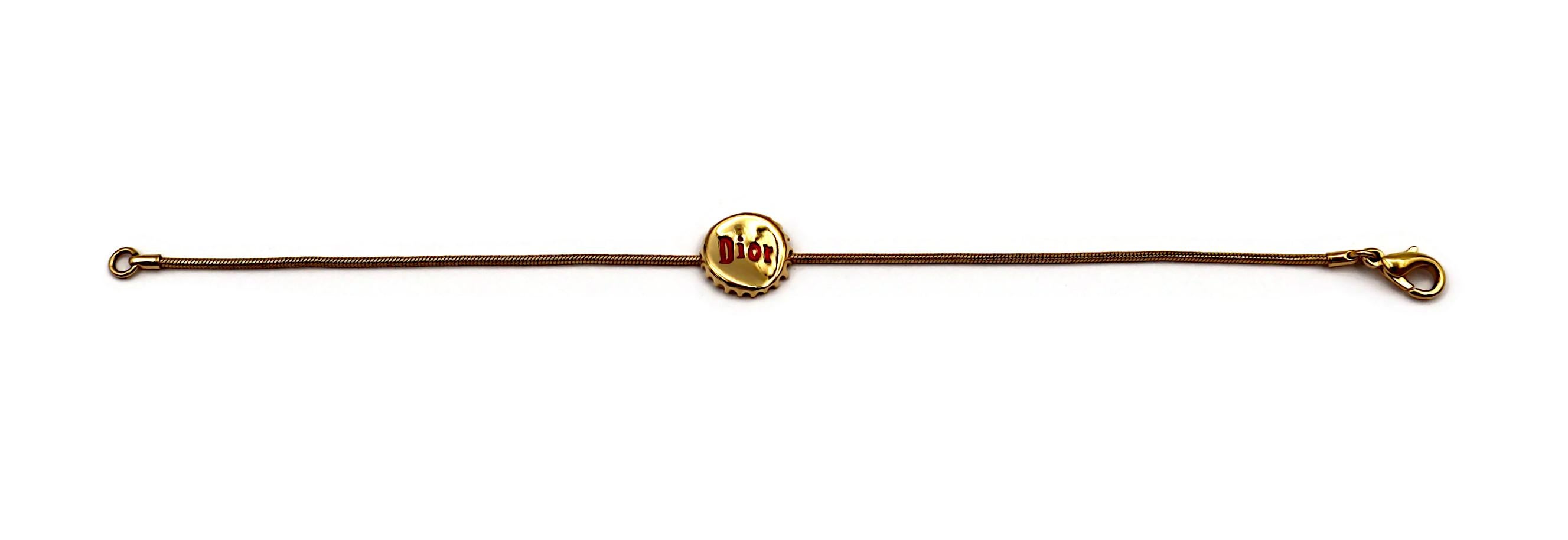 CHRISTIAN DIOR Vintage Goldton Flaschendeckel Motiv Armband im Angebot 2