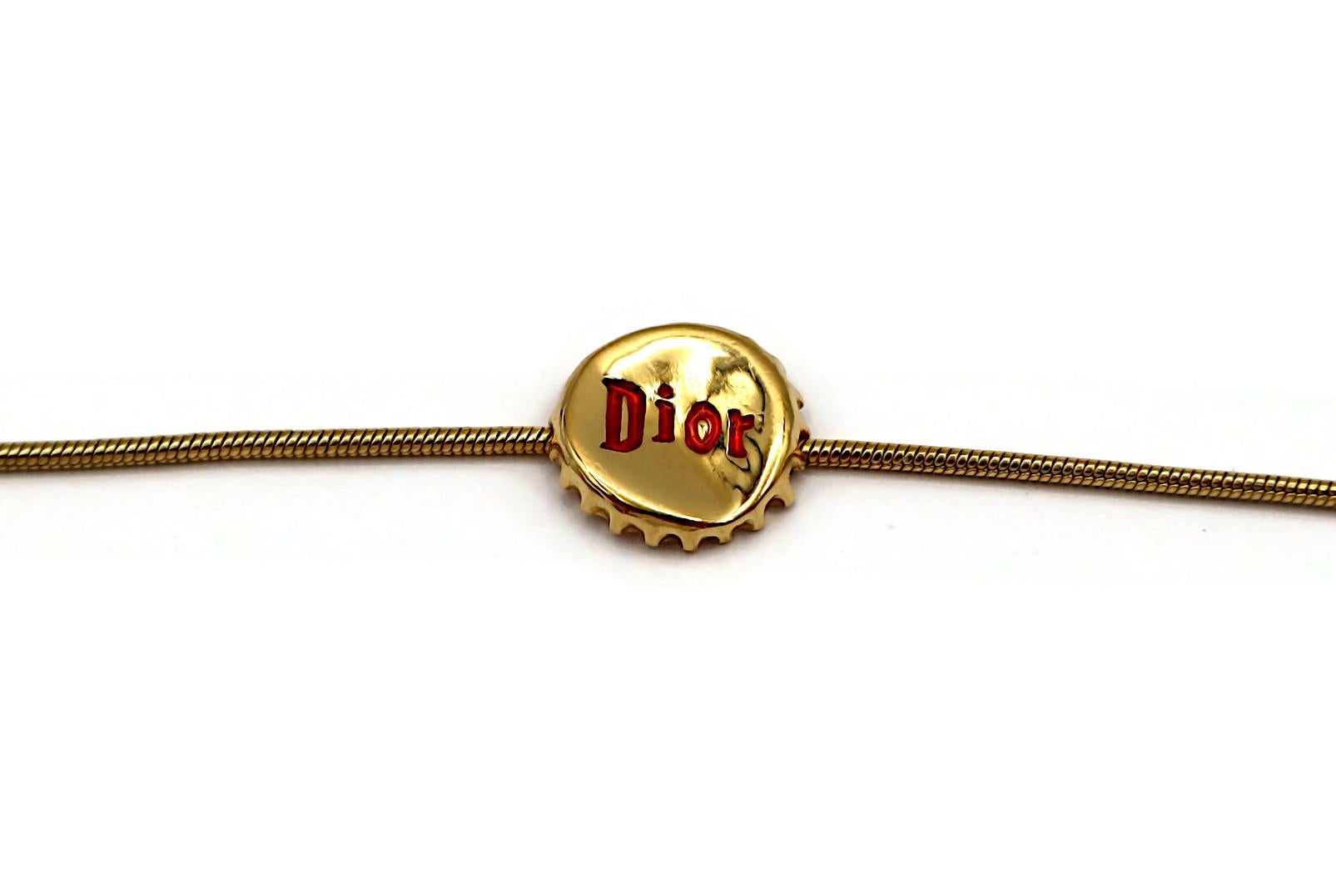 CHRISTIAN DIOR Vintage Goldton Flaschendeckel Motiv Armband im Angebot 3
