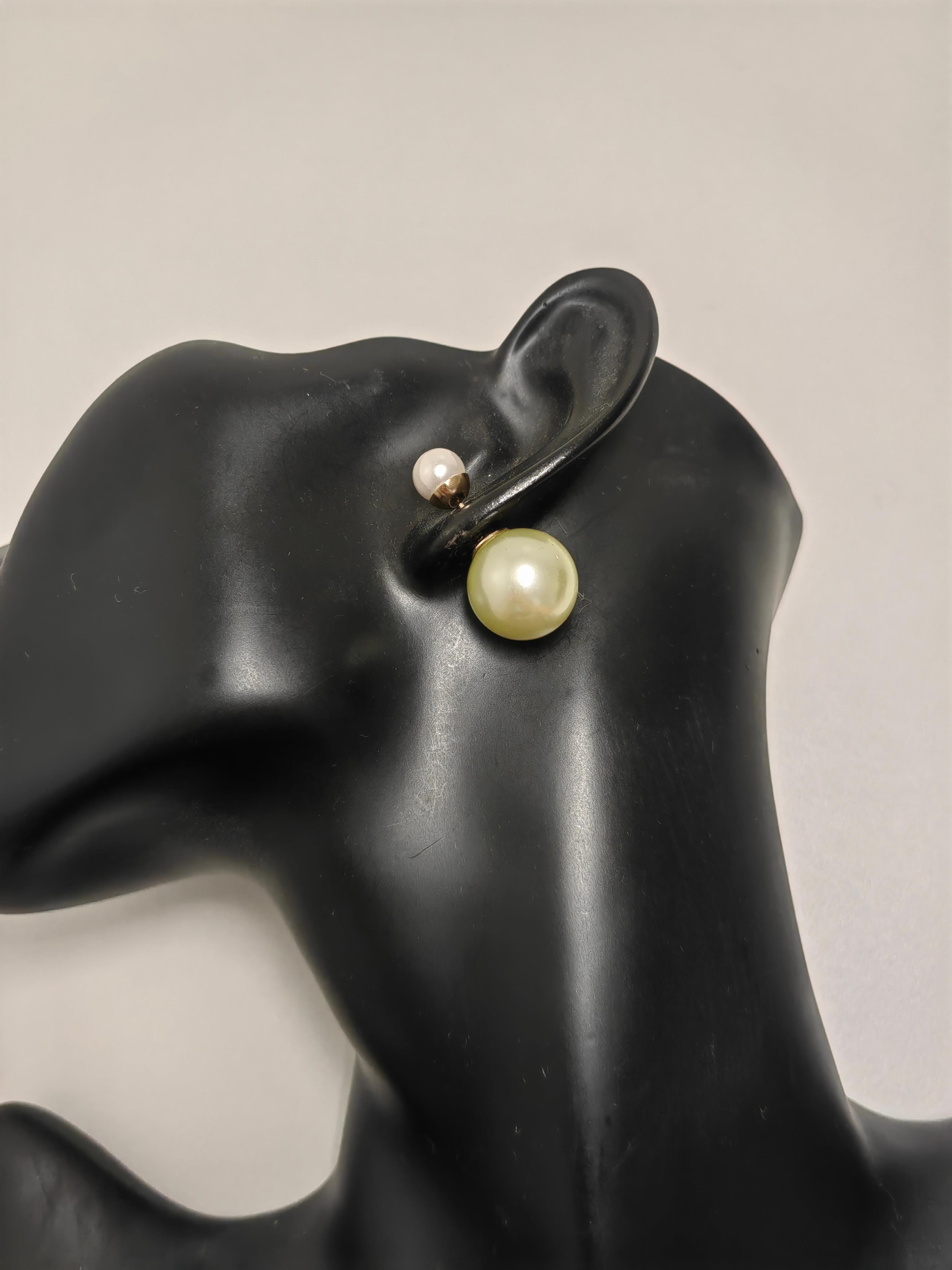 The Christian Dior Classic Pearl Tribales Earrings embody the perfect fusion of timeless elegance and modern design, making them a quintessential piece for any jewelry collection. These iconic earrings from the Dior Tribales collection are