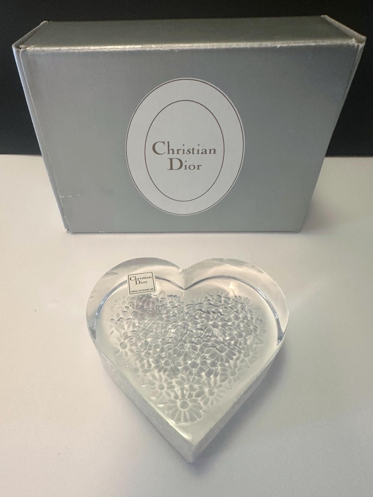 Vetro Christian Dior, fermacarte in vetro con cuore trasparente in vendita