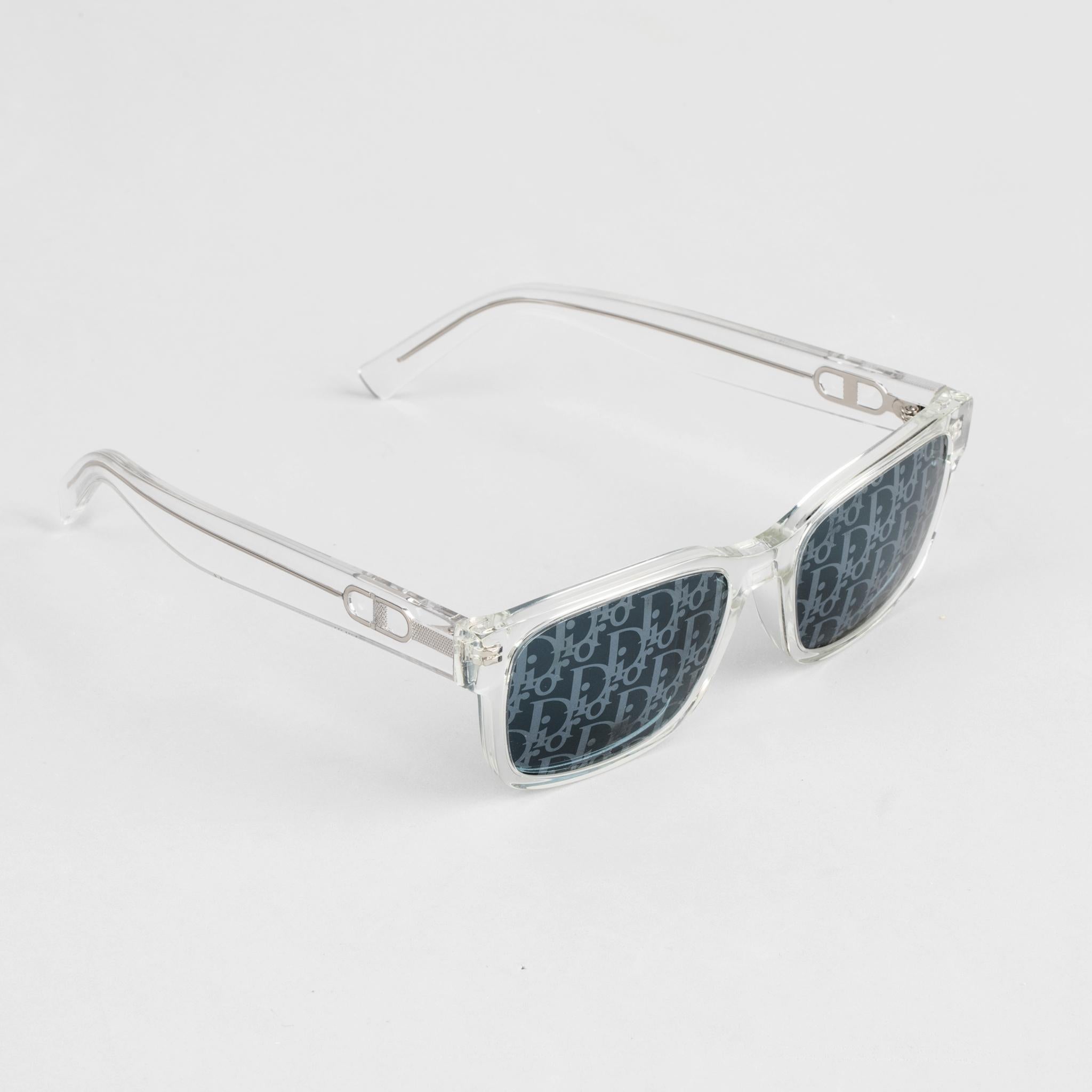 Christian Dior Klare, schräge Sonnenbrille für Damen oder Herren im Angebot