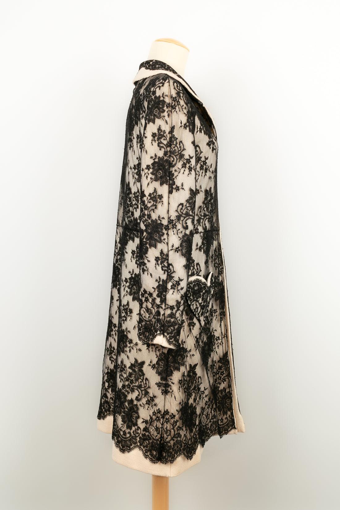 Christian Dior Mantel aus Ecru-Strick und schwarzer Spitze, 2005er Jahre im Zustand „Hervorragend“ im Angebot in SAINT-OUEN-SUR-SEINE, FR