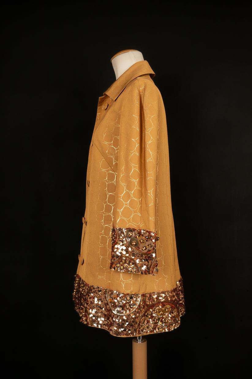 Dior - (Made in France) Coat made of silk and golden lurex threads blended, and embroidered with sequins and rhinestones. 38FR size indicated. 2008 Fall-Winter Collection.

Additional information:
Condition: Very good condition
Dimensions: Shoulder