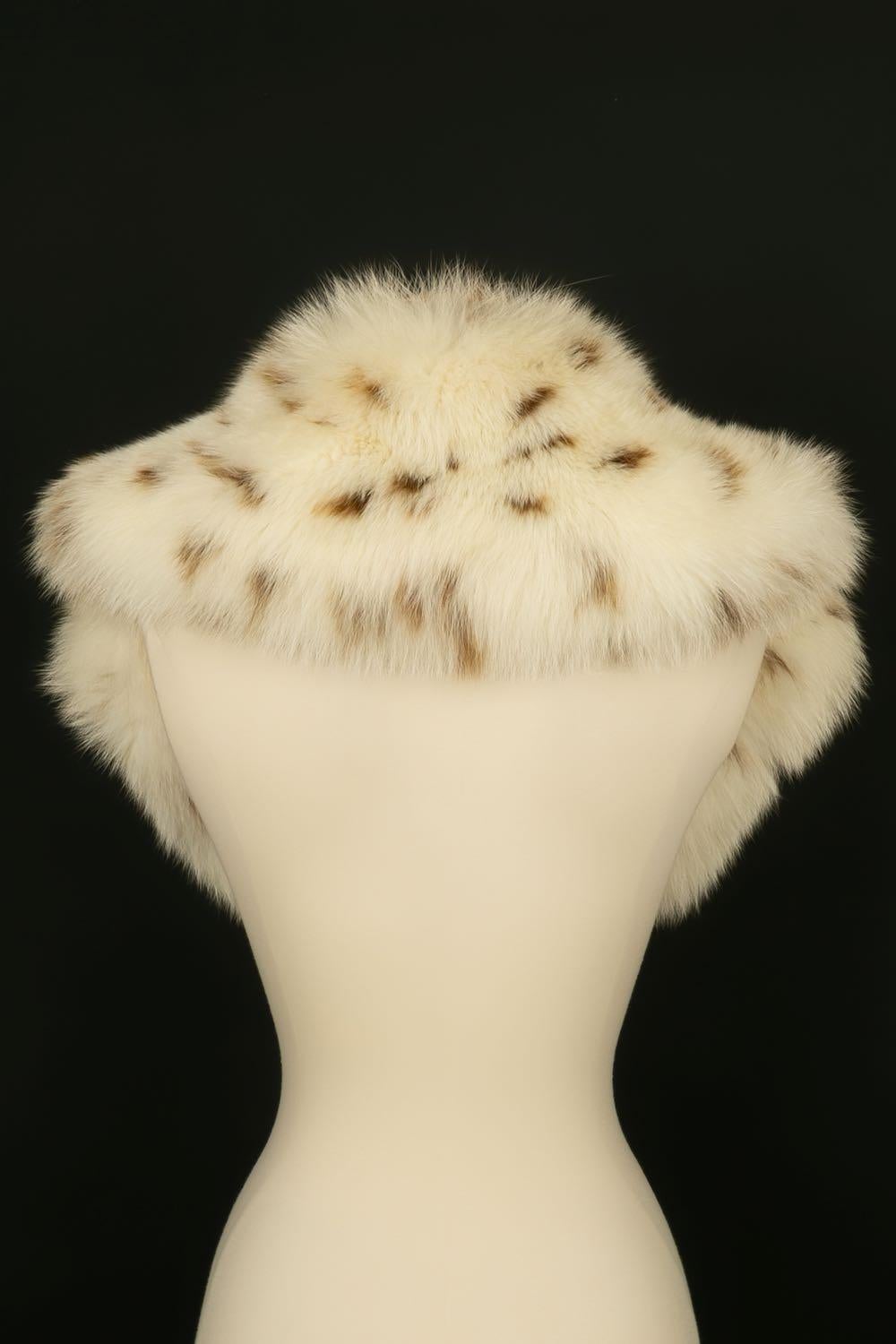 Christian Dior Coat with Removable Collar in Fur For Sale 5