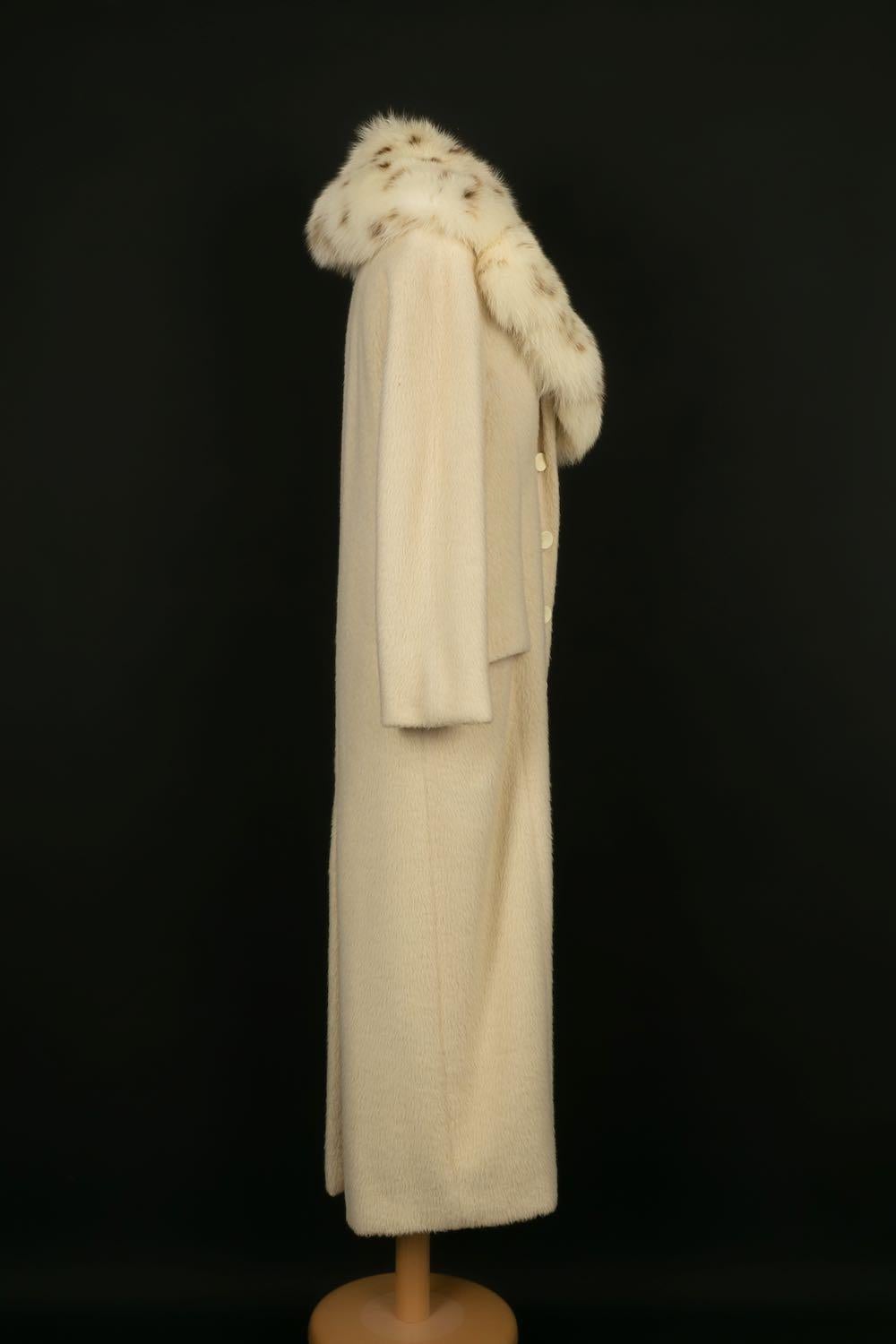 Christian Dior Mantel mit abnehmbarem Kragen aus Pelz Damen im Angebot