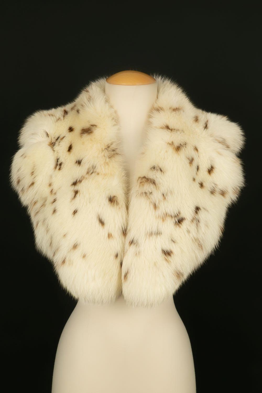 Christian Dior Coat with Removable Collar in Fur For Sale 4