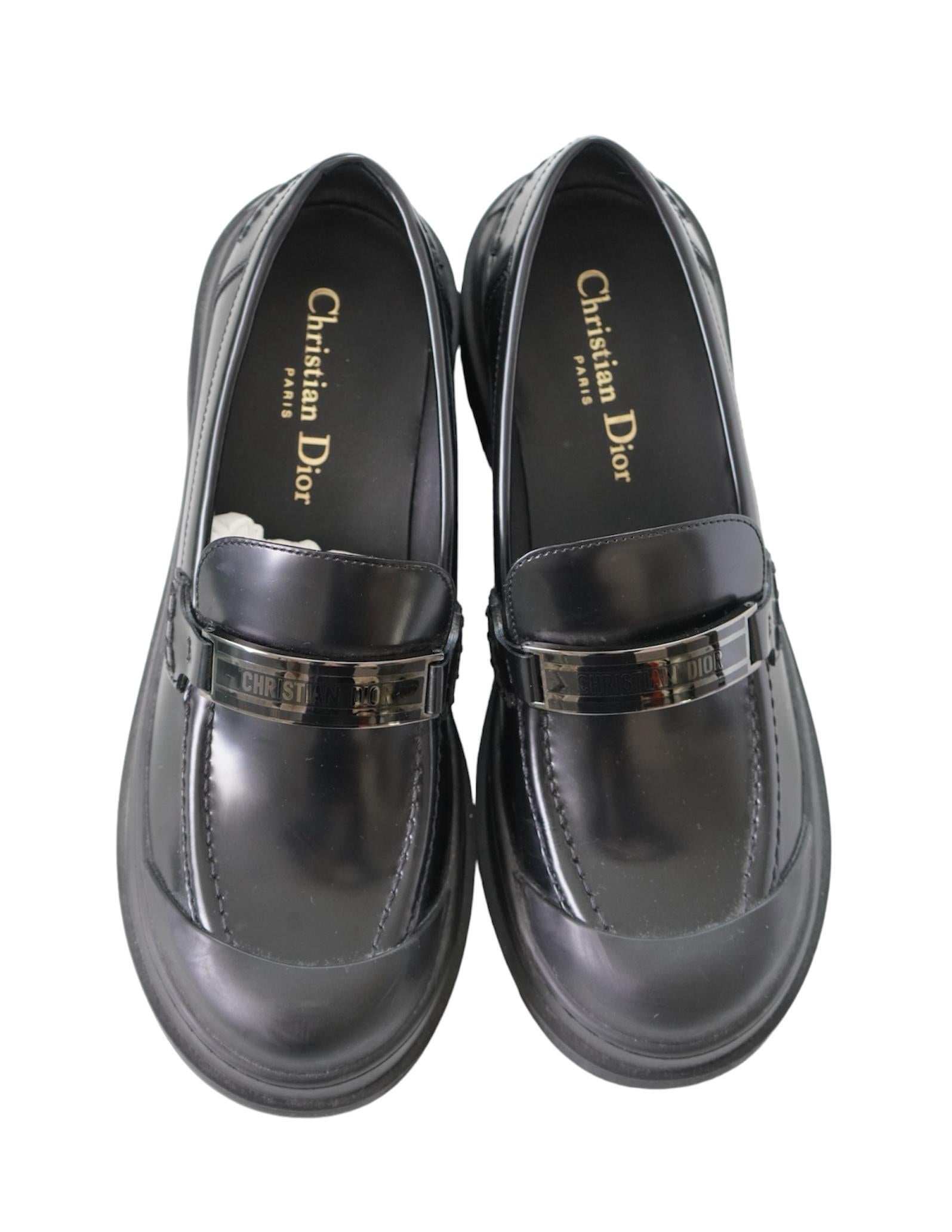 Christian Dior Code Mocassino nero
Taglia 38
Ottime condizioni 
Infilare
Altezza del tacco: 3,5 cm 