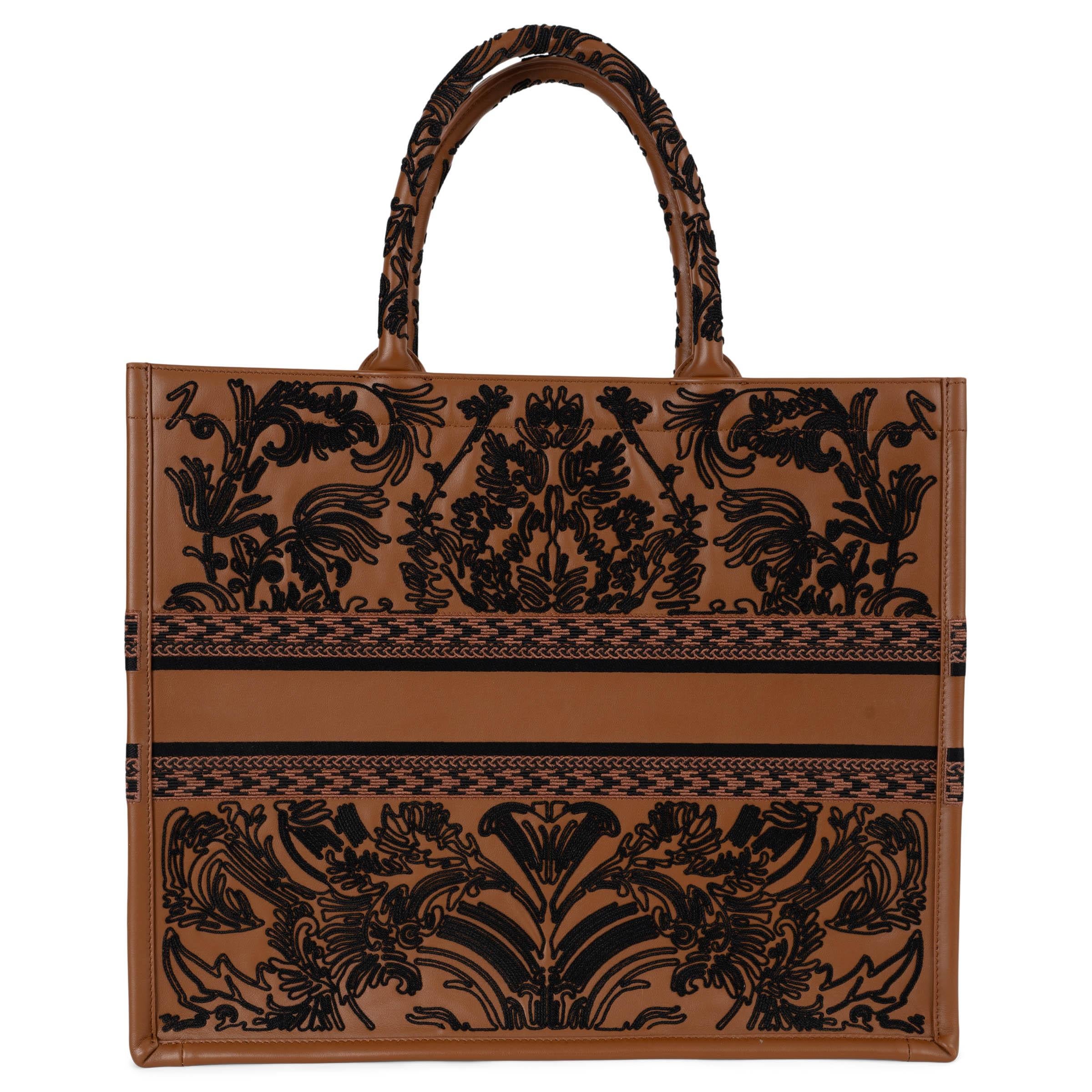 Marrone CHRISTIAN DIOR cognac leather 2023 CRONELY EMBROIDERED LARGE BOOK TOTE Bag in vendita