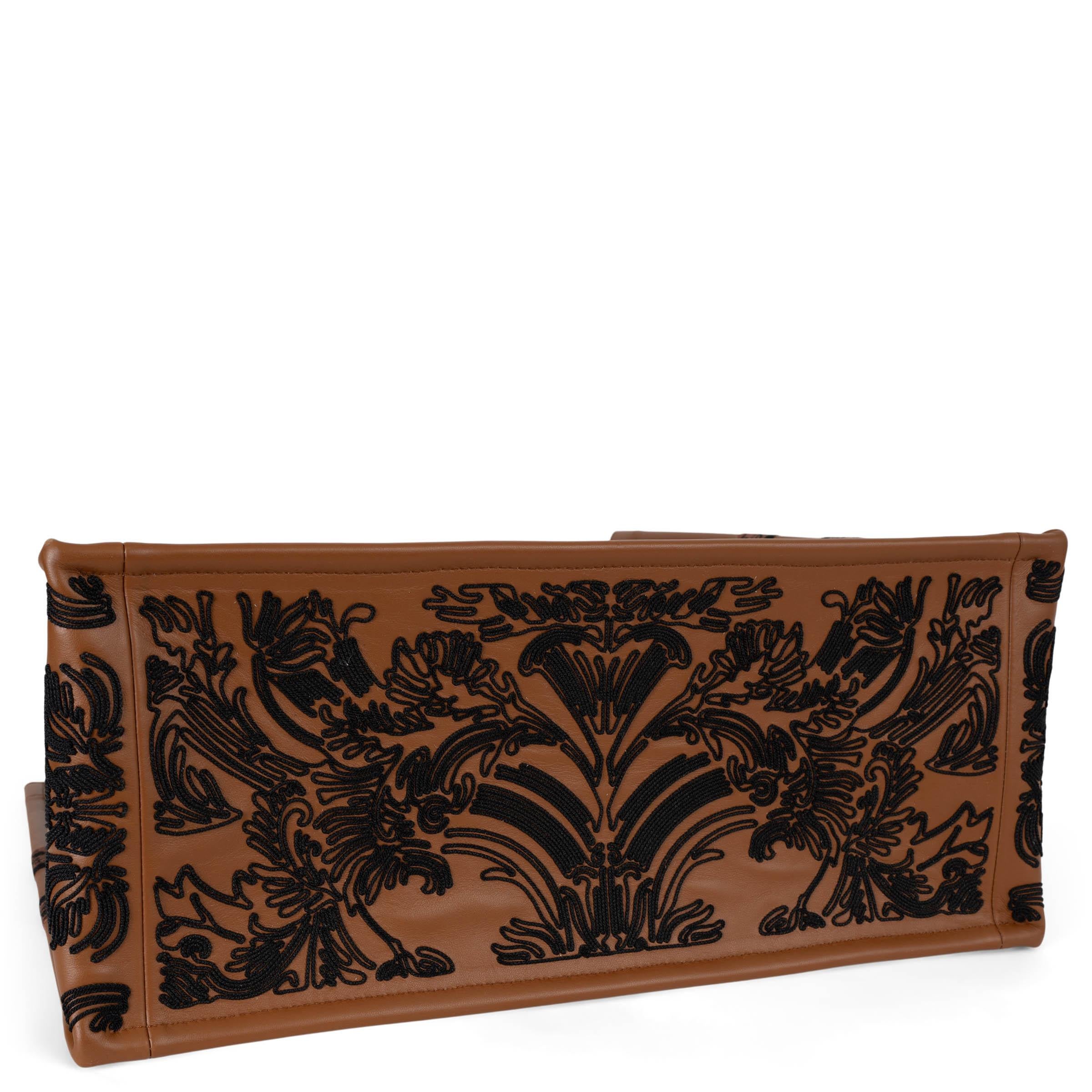 Donna CHRISTIAN DIOR cognac leather 2023 CRONELY EMBROIDERED LARGE BOOK TOTE Bag in vendita