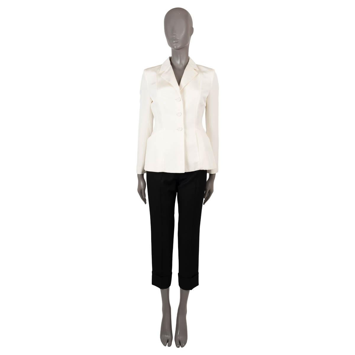 100% authentic Christian Dior 30 Montaigne Bar jacket in ivory grosgrain cotton (63%) and silk (37%). Features a tailored, yet supple silhouette with delicately highlight waist, notch lapels and welt pockets. Closes with fabric covered buttons on