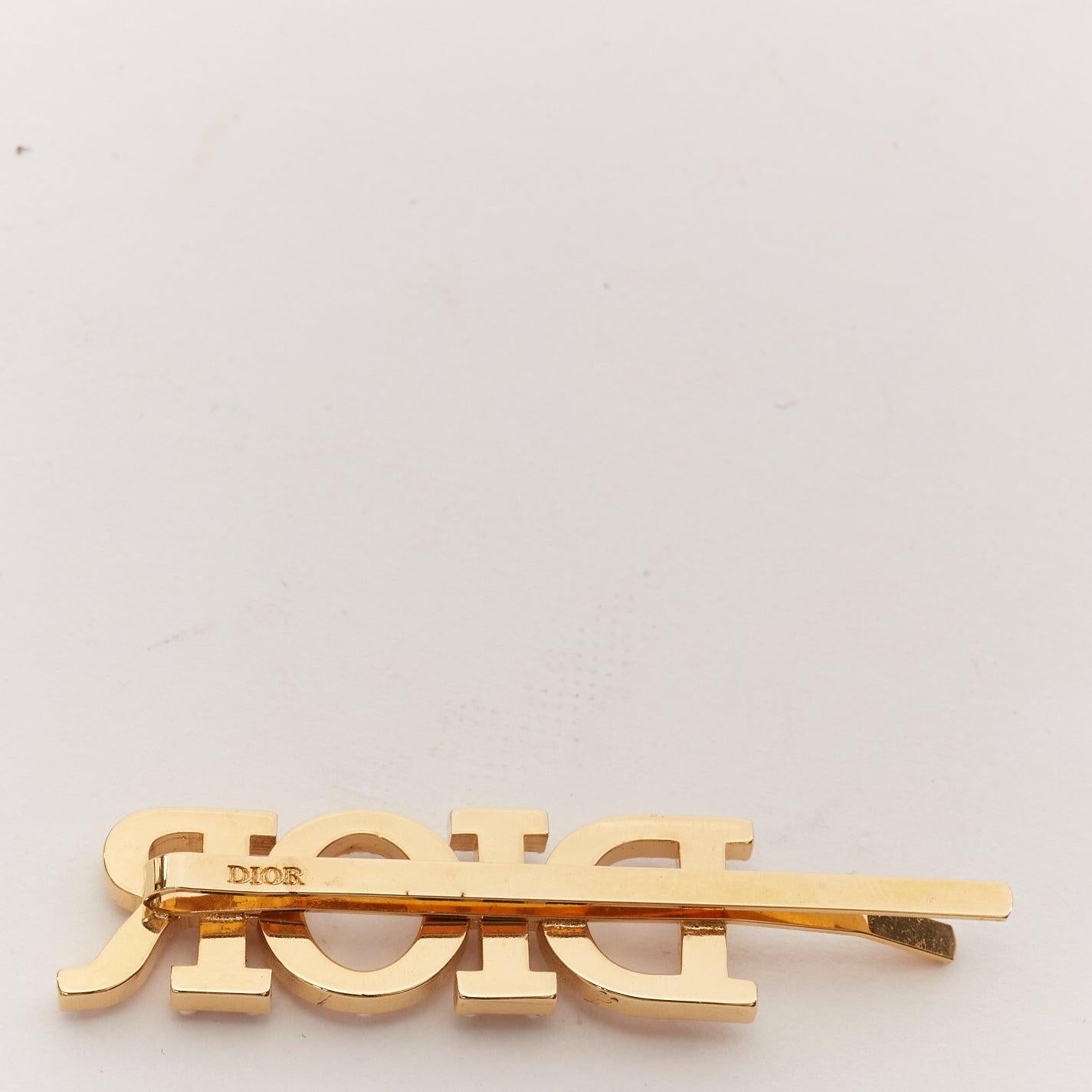CHRISTIAN DIOR cream faux pearl logo gold metal barrette hair clip
Reference: AAWC/A00891
Brand: Dior
Material: Metal, Faux Pearl
Color: Pearl, Gold
Pattern: Solid
Closure: Clip On
Lining: Gold Metal

CONDITION:
Condition: Very good, this item was