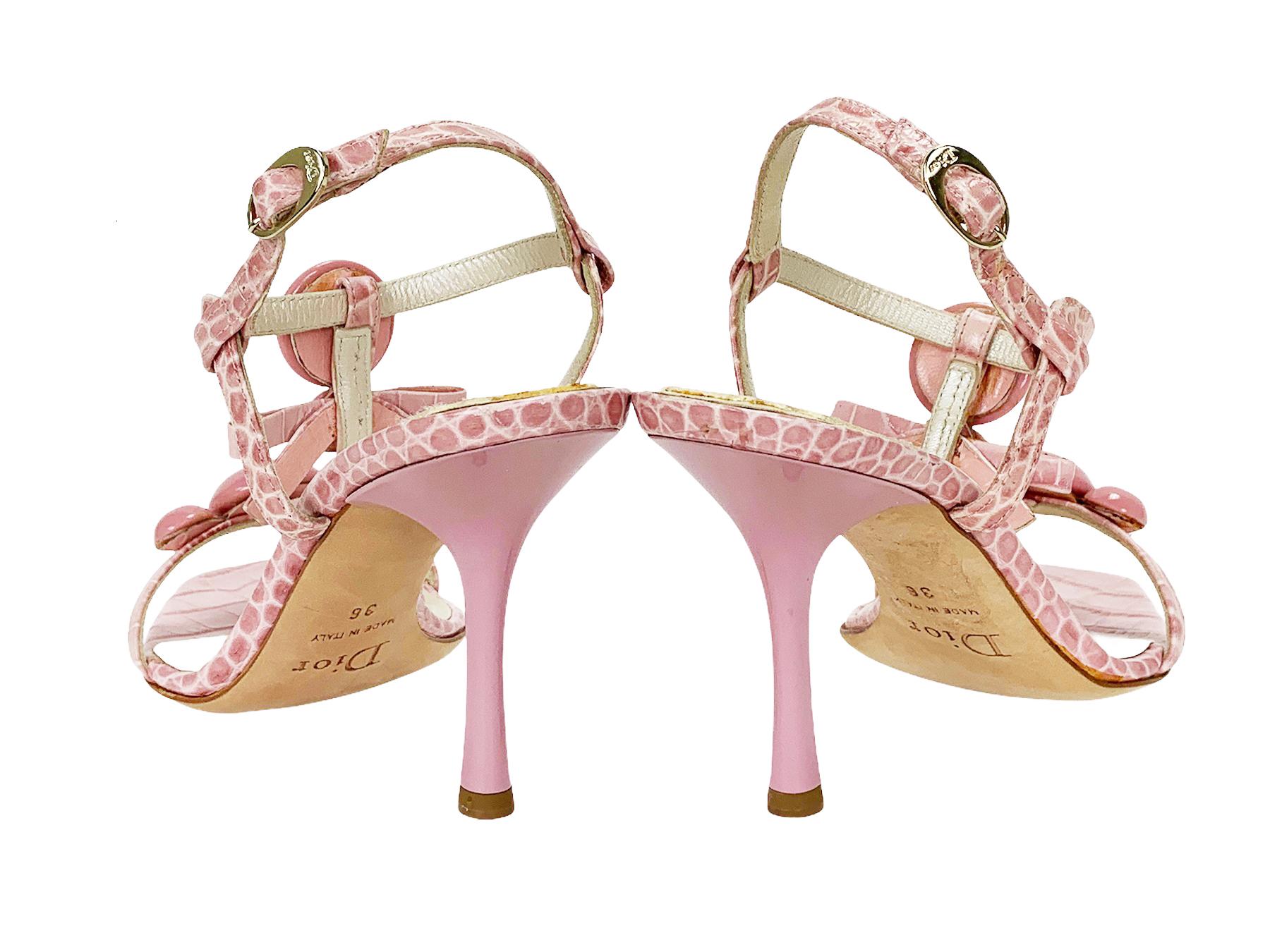 Christian Dior Crocodile Embossed Dusty Pink T-Strap Bow Sandals It 36 -  US 6  In Excellent Condition For Sale In Montgomery, TX