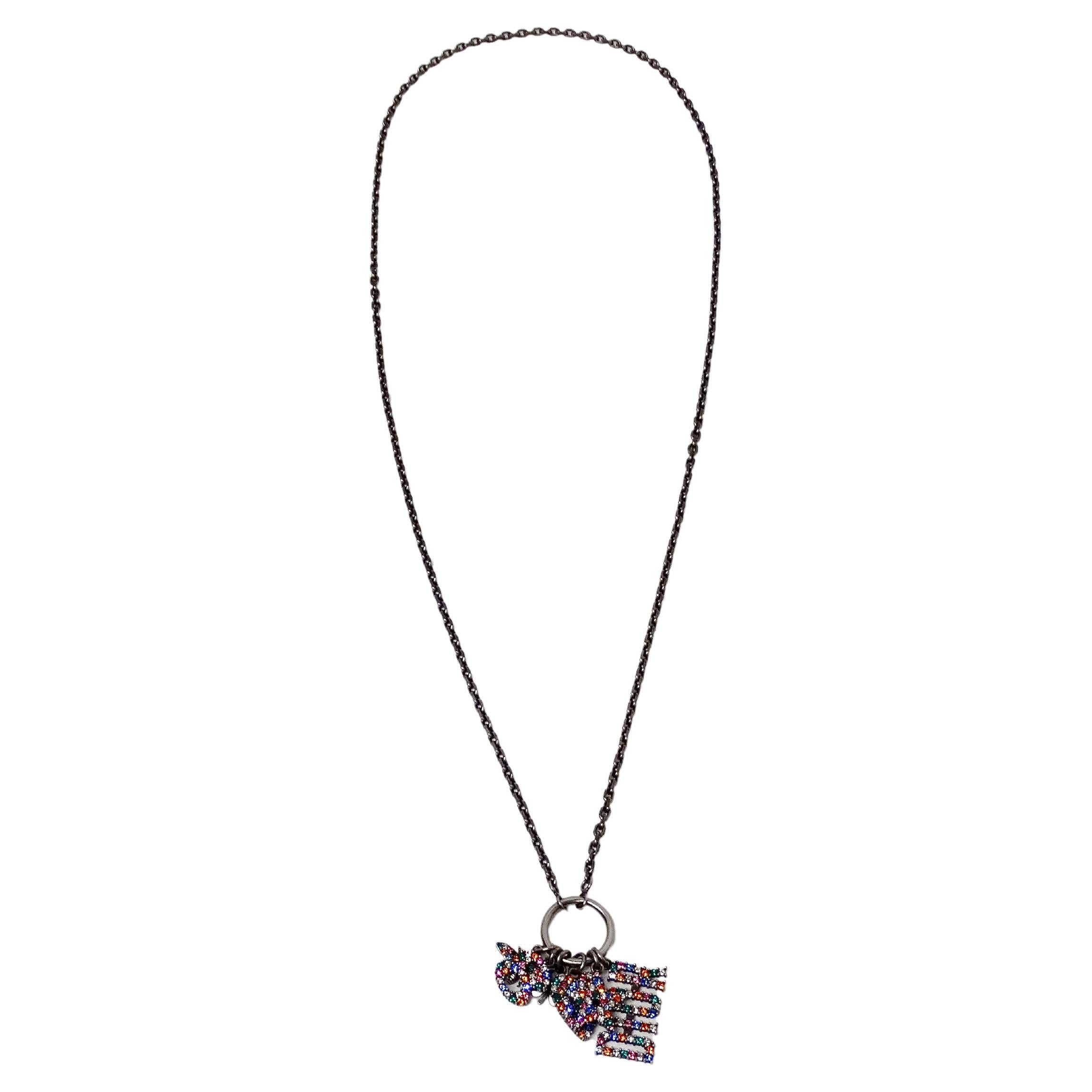 Collier pendentif Christian Dior avec breloques en cristal et chaîne en argent Pour femmes en vente