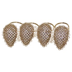 Christian Dior, bague fantaisie à quatre fleurs en maille de cristal de couleur or