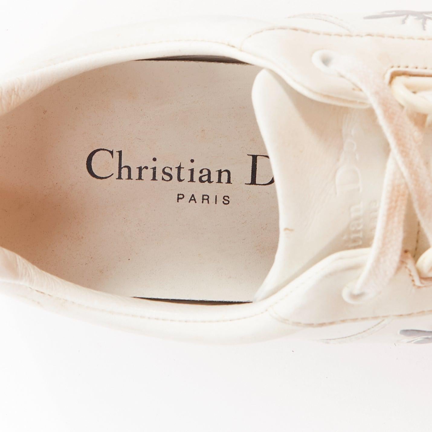 CHRISTIAN DIOR D Biene grau Wildleder Leder bestickt CD Biene Logo Turnschuhe EU35.5 im Angebot 4