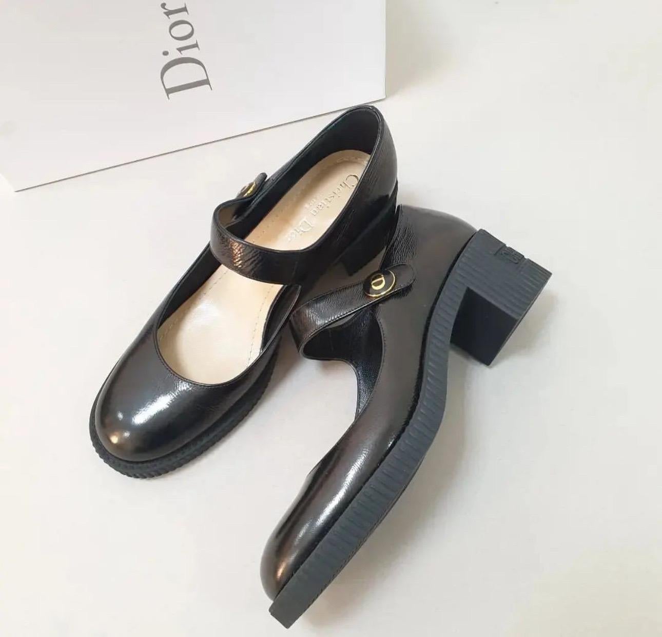 Women's or Men's Christian Dior D-Doll Black Shiny Leather Pump For Sale