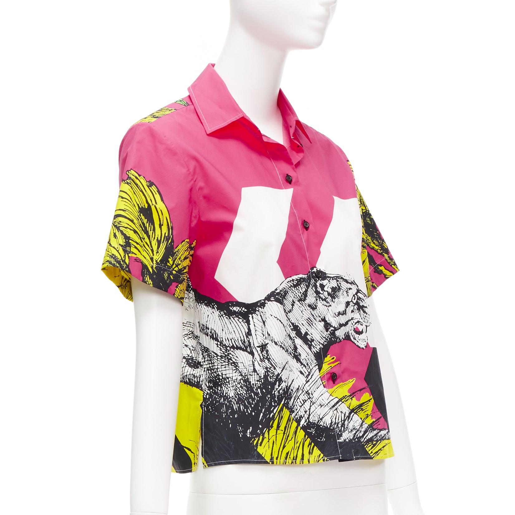 CHRISTIAN DIOR D-Jungle Pop Tiger pink print poplin short sleeve shirt FR34 XS
Reference: AAWC/A00673
Brand: Christian Dior
Designer: Maria Grazia Chiuri
Collection: D-Jungle
Material: Cotton
Color: Pink
Pattern: Graphic
Closure: Button
Extra