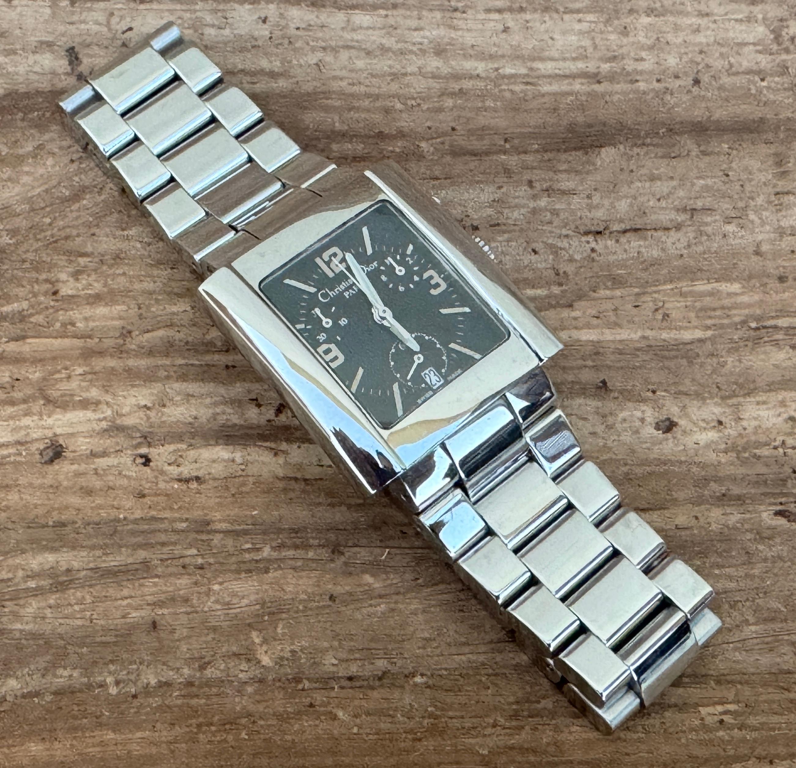 Brand: CHRISTIAN DIOR

Model: D81-100

Country Of Manufacture: Switzerland

Movement: Quartz

Case Material: Stainless steel

Measurements : Case width: 32x33mm. (without crown)

Band Type : Stainless steel

Band Condition : In Excellent condition ,