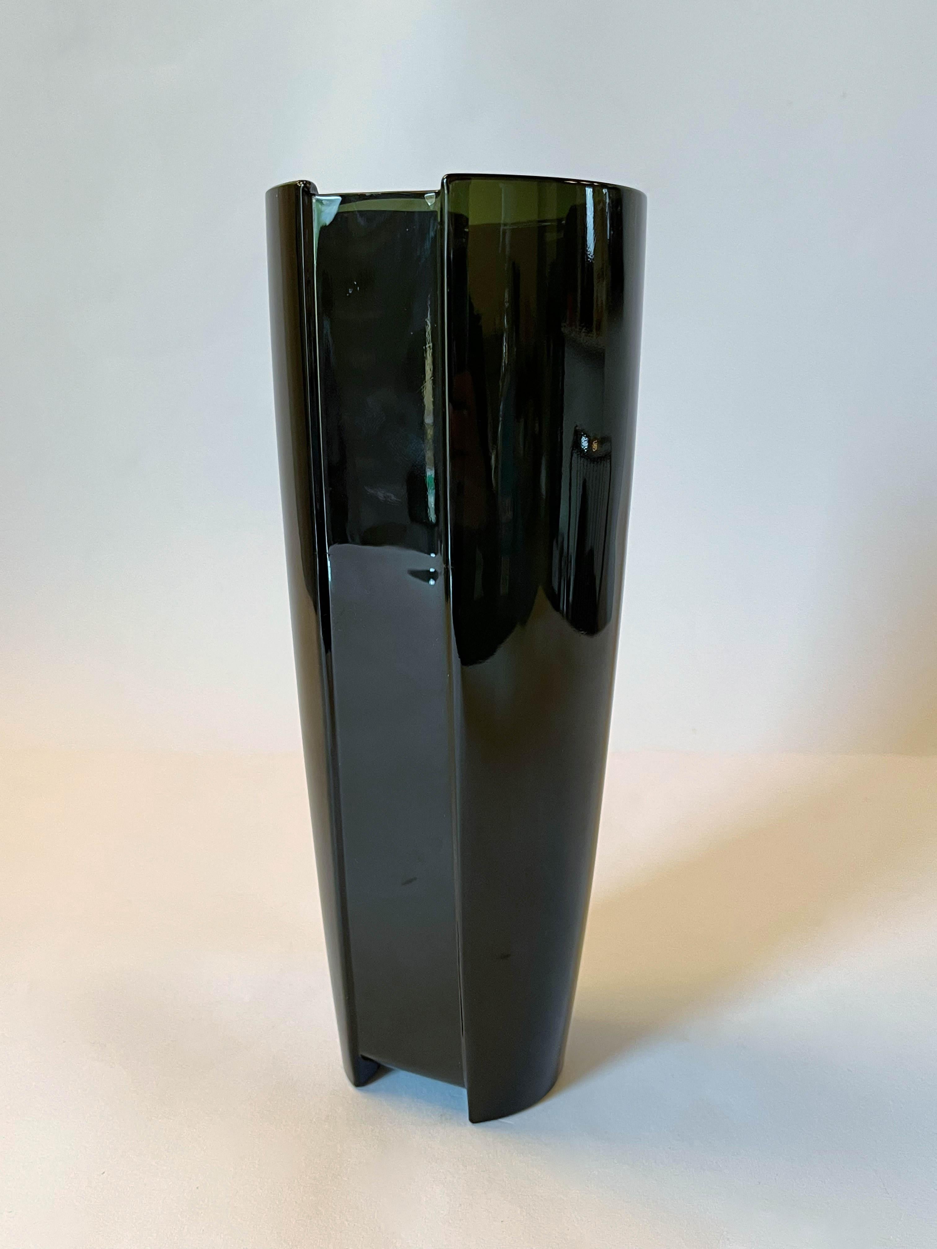 Vase en verre vert foncé Christian Dior Bon état - En vente à Los Angeles, CA