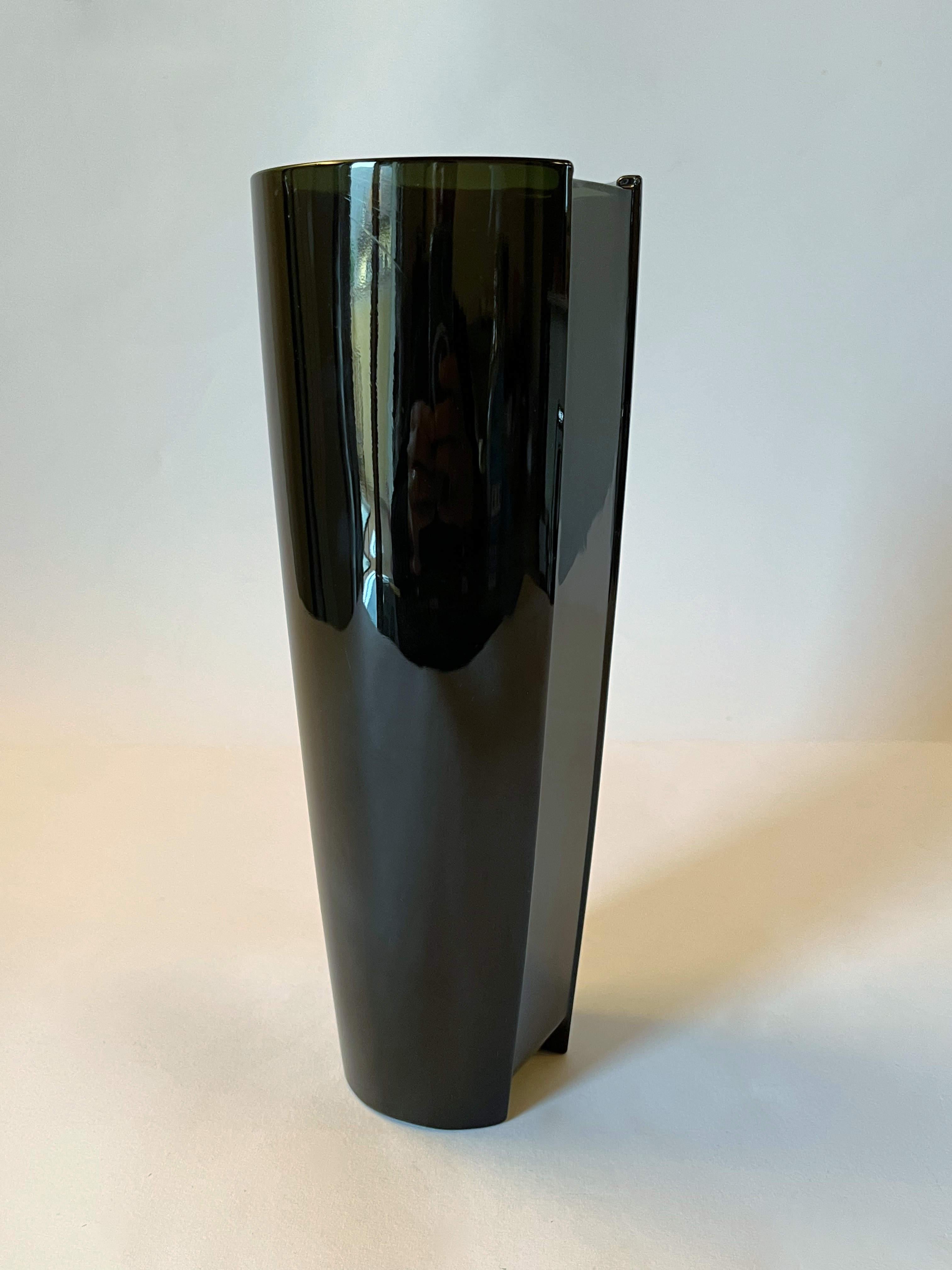 20ième siècle Vase en verre vert foncé Christian Dior en vente