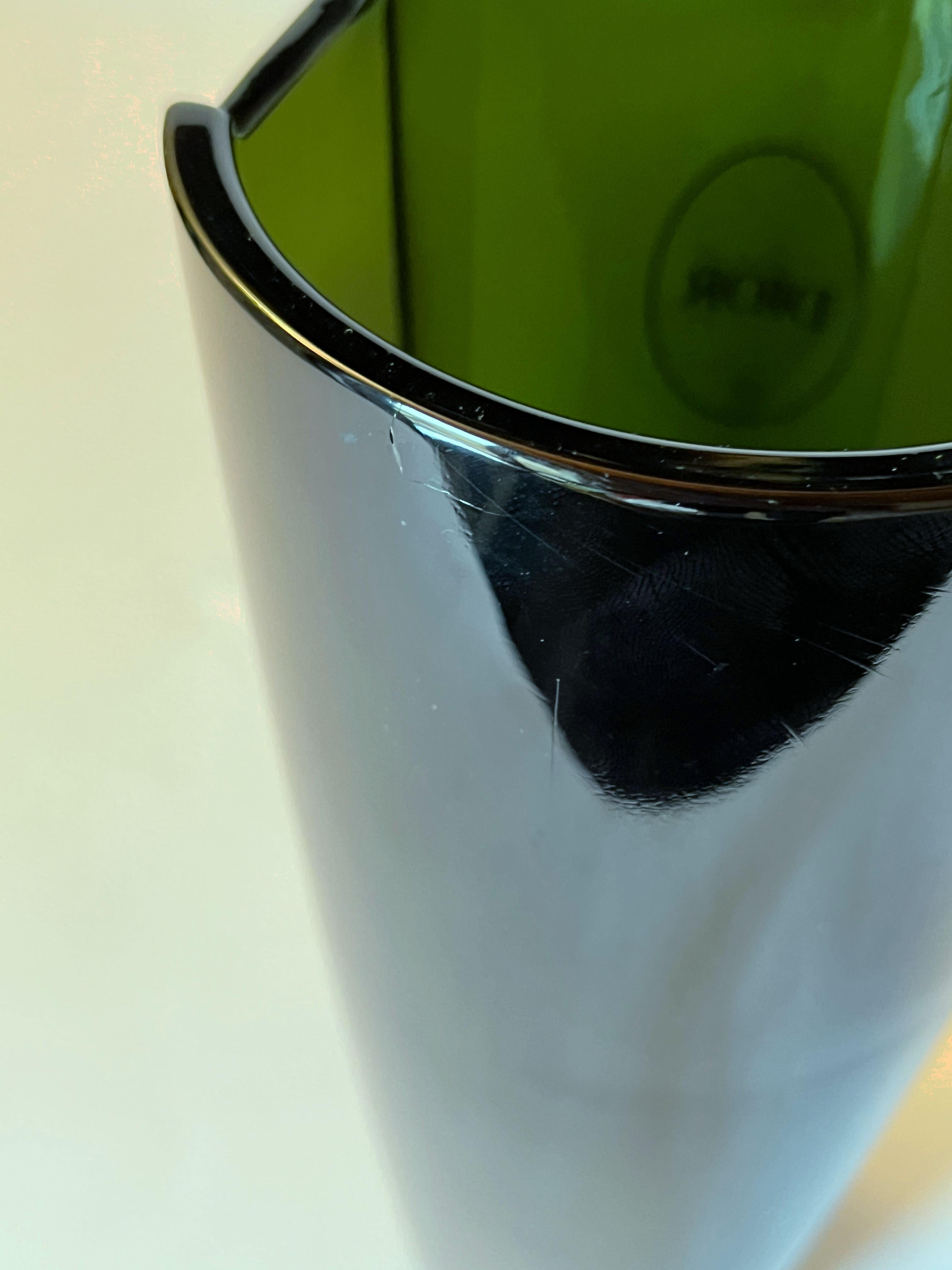 Vase en verre vert foncé Christian Dior en vente 2