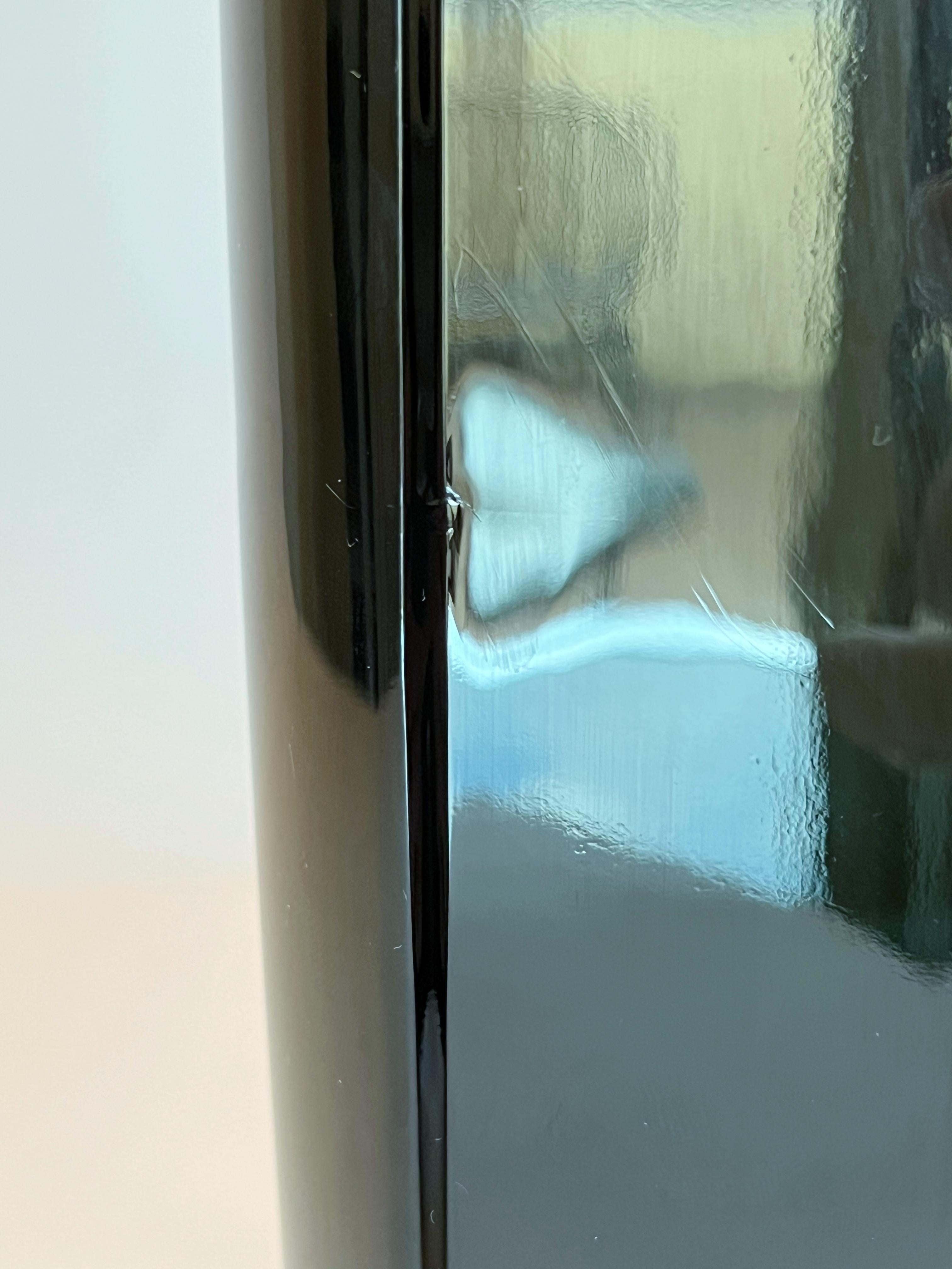Vase en verre vert foncé Christian Dior en vente 3