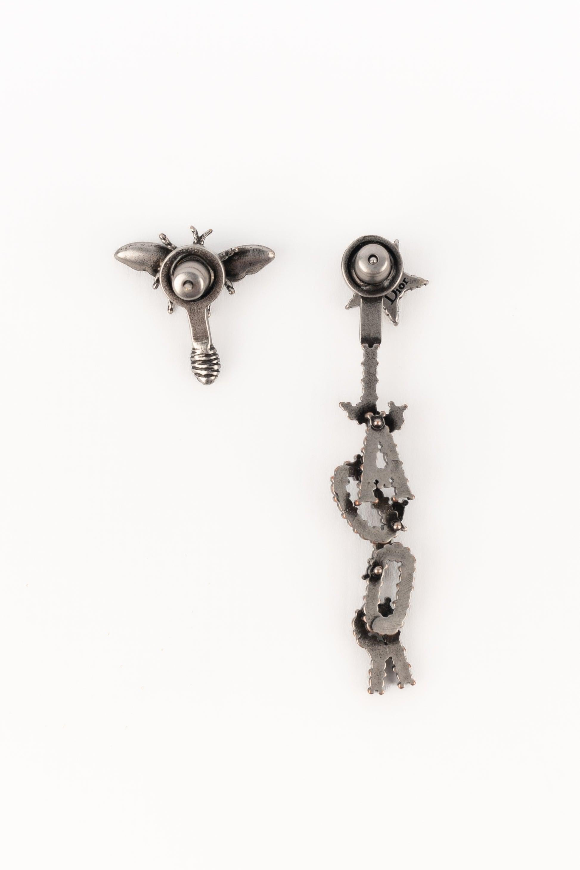 Christian Dior Dunkelsilberne Metallohrringe im Zustand „Hervorragend“ im Angebot in SAINT-OUEN-SUR-SEINE, FR