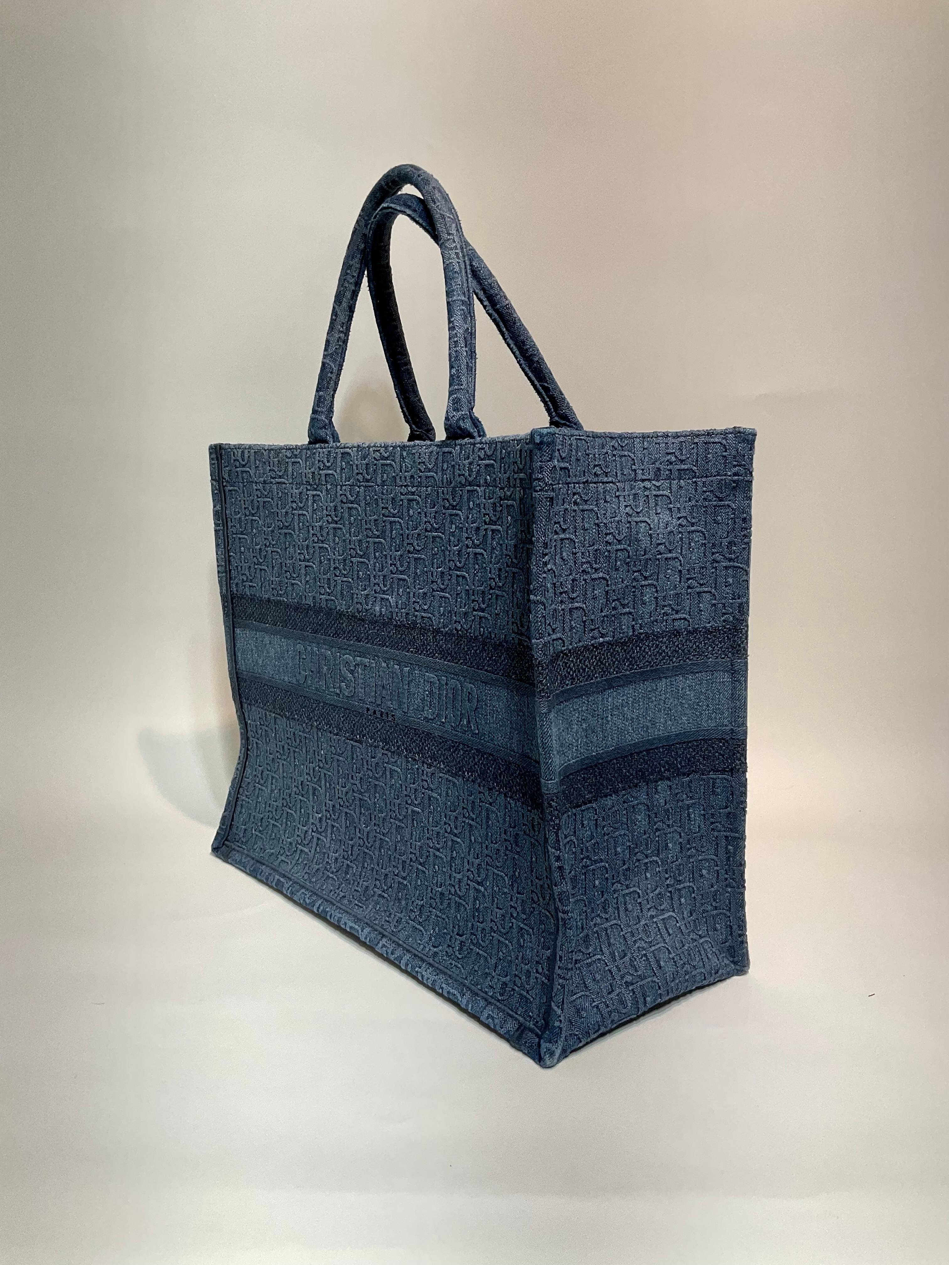 Christian Dior Denim Oblique Large Book Tote In Excellent Condition In Palm Beach, FL